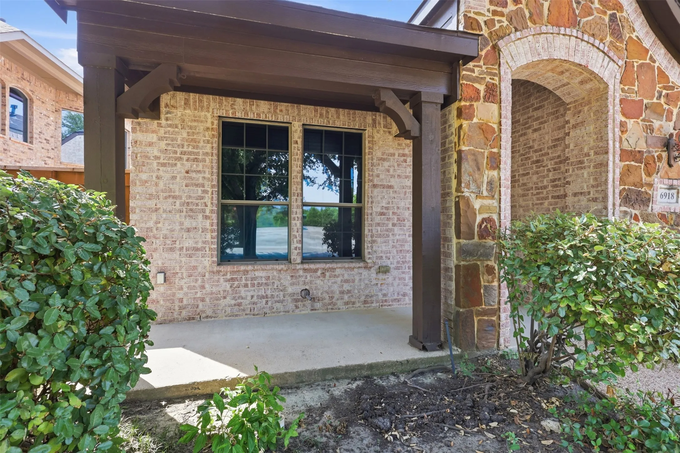 Single Family Residence For Sale in Tarrant County , 6918 Nava, Grand Prairie, Texas 75054, 3 Bedroom, 3 Bathroom, 2 Garage spaces, 2,541 Sqft, built in 2008, mls#21325681, Real Estate Agent in Grand Prairie, Homes For Sale in Tarrant county, Homes For Sale in Grand Prairie, Realtor in Grand Prairie Texas, Real Estate Brokerage Independent Realty Texas, Luminita Cordes Realtor