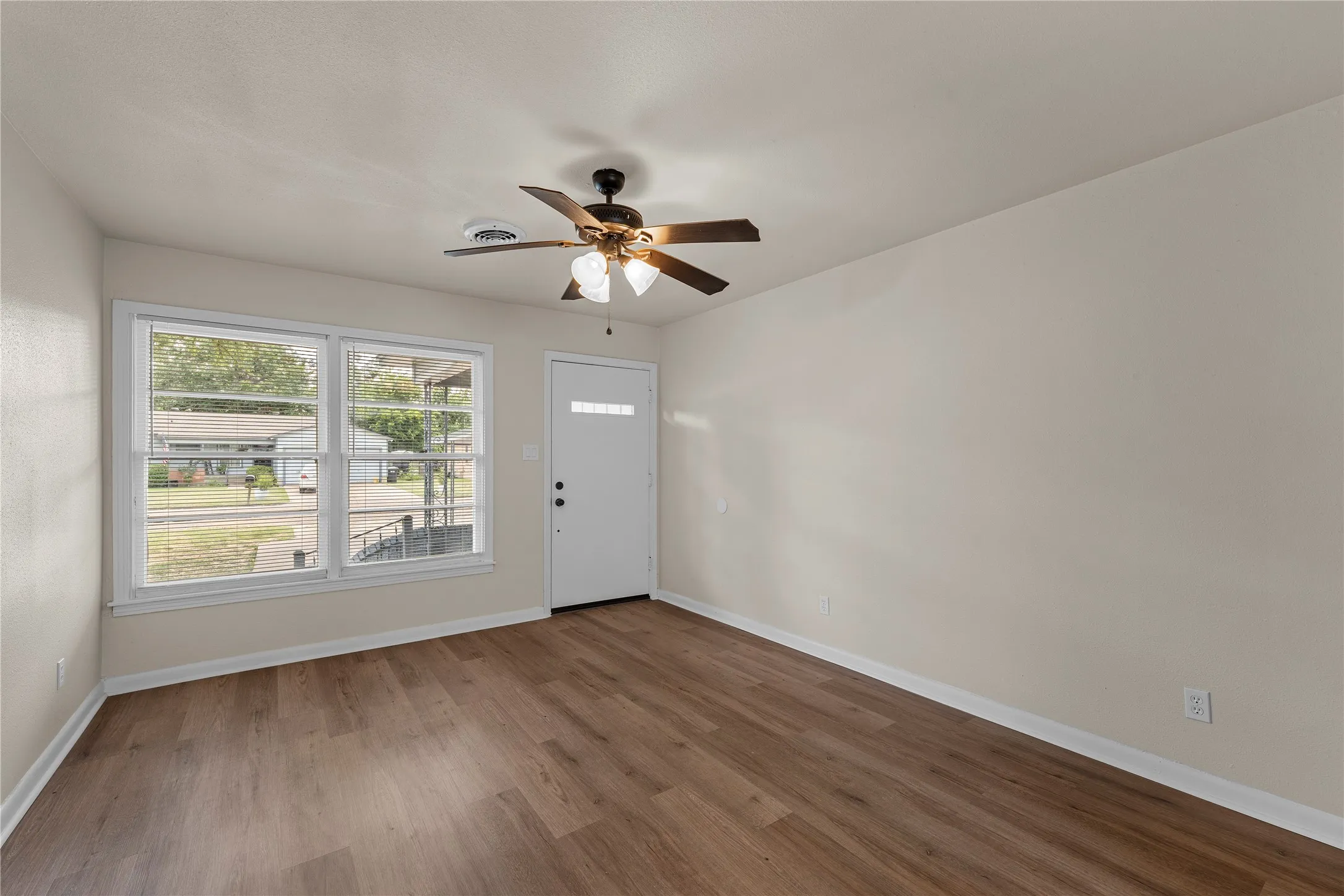 Single Family Residence For Sale in Mc Lennan County , 1007 N 61ST Street, Waco, Texas 76710, 3 Bedroom, 1 Bathroom, 1 Garage spaces, 1,108 Sqft, built in 1956, mls#21345582, Real Estate Agent in Waco, Homes For Sale in Mc Lennan county, Homes For Sale in Waco, Realtor in Waco Texas, Real Estate Brokerage Independent Realty Texas, Luminita Cordes Realtor