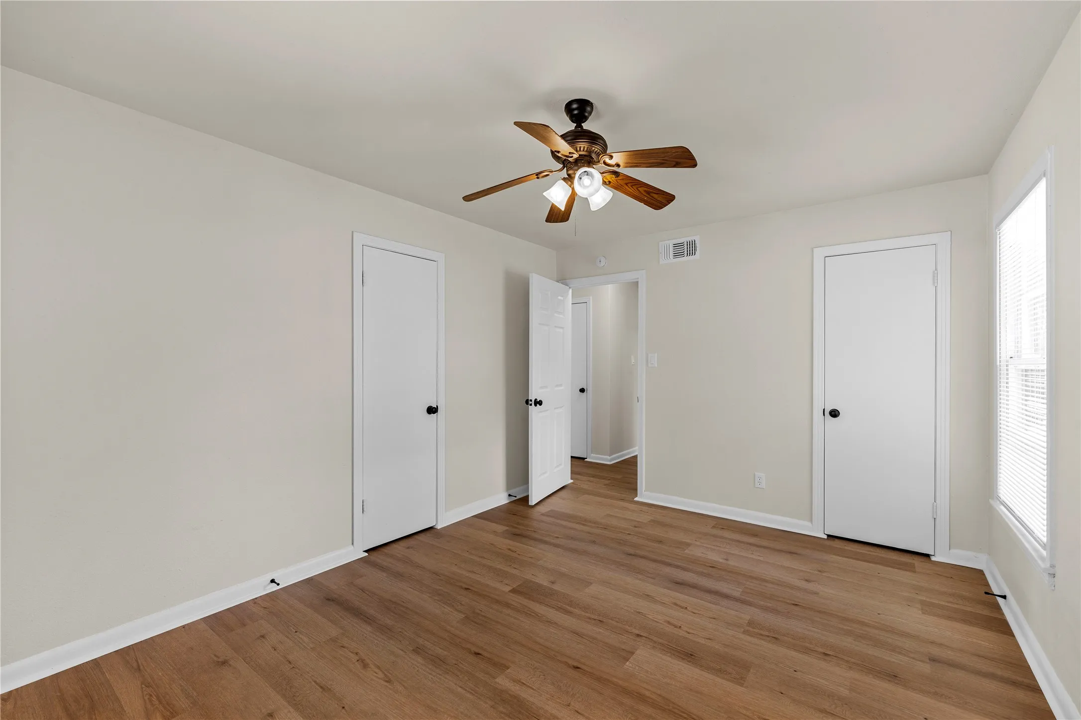 Single Family Residence For Sale in Mc Lennan County , 1007 N 61ST Street, Waco, Texas 76710, 3 Bedroom, 1 Bathroom, 1 Garage spaces, 1,108 Sqft, built in 1956, mls#21345582, Real Estate Agent in Waco, Homes For Sale in Mc Lennan county, Homes For Sale in Waco, Realtor in Waco Texas, Real Estate Brokerage Independent Realty Texas, Luminita Cordes Realtor
