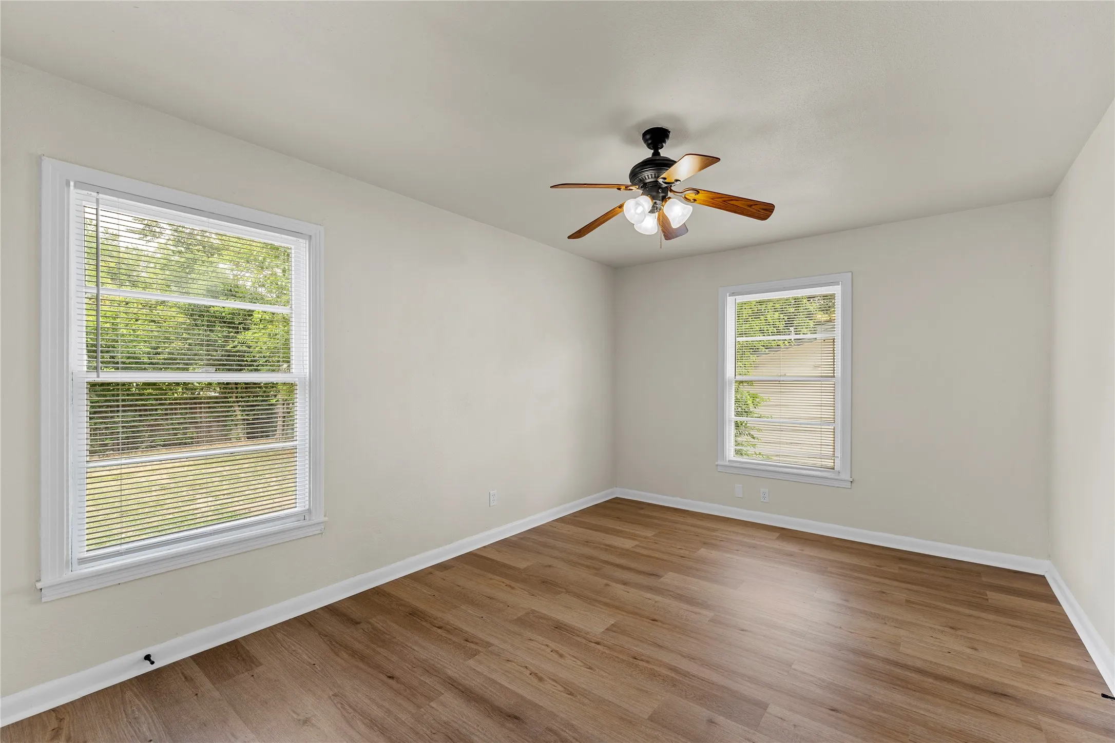 Single Family Residence For Sale in Mc Lennan County , 1007 N 61ST Street, Waco, Texas 76710, 3 Bedroom, 1 Bathroom, 1 Garage spaces, 1,108 Sqft, built in 1956, mls#21345582, Real Estate Agent in Waco, Homes For Sale in Mc Lennan county, Homes For Sale in Waco, Realtor in Waco Texas, Real Estate Brokerage Independent Realty Texas, Luminita Cordes Realtor