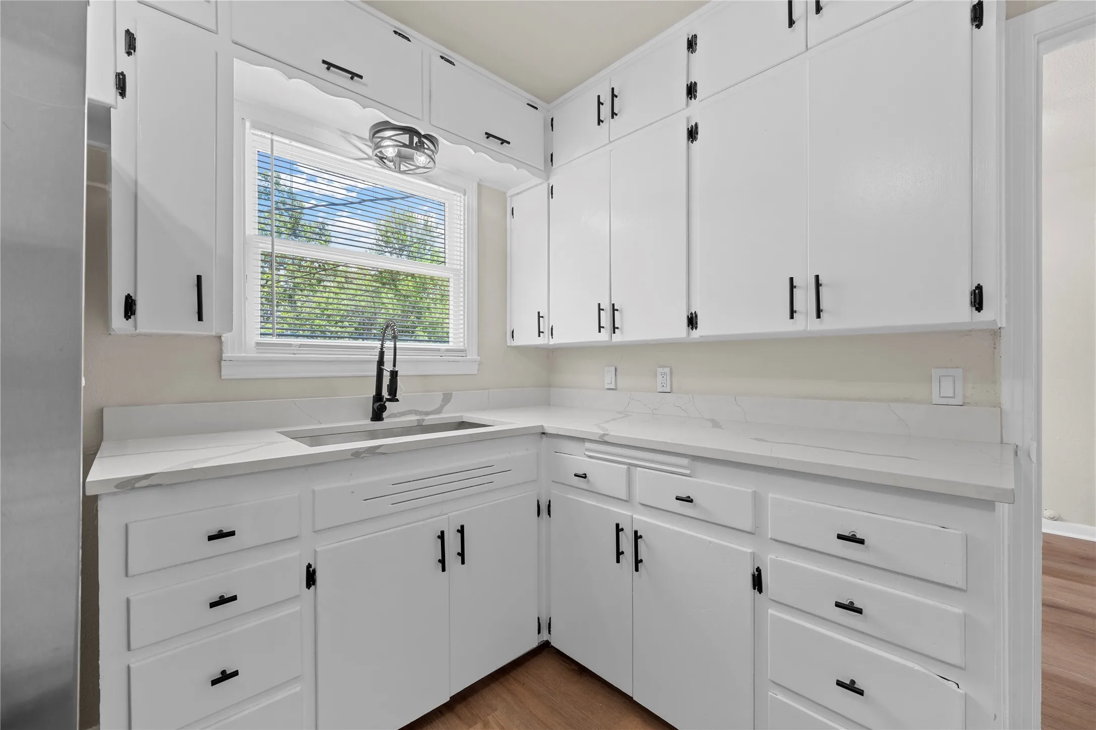 Single Family Residence For Sale in Mc Lennan County , 1007 N 61ST Street, Waco, Texas 76710, 3 Bedroom, 1 Bathroom, 1 Garage spaces, 1,108 Sqft, built in 1956, mls#21345582, Real Estate Agent in Waco, Homes For Sale in Mc Lennan county, Homes For Sale in Waco, Realtor in Waco Texas, Real Estate Brokerage Independent Realty Texas, Luminita Cordes Realtor