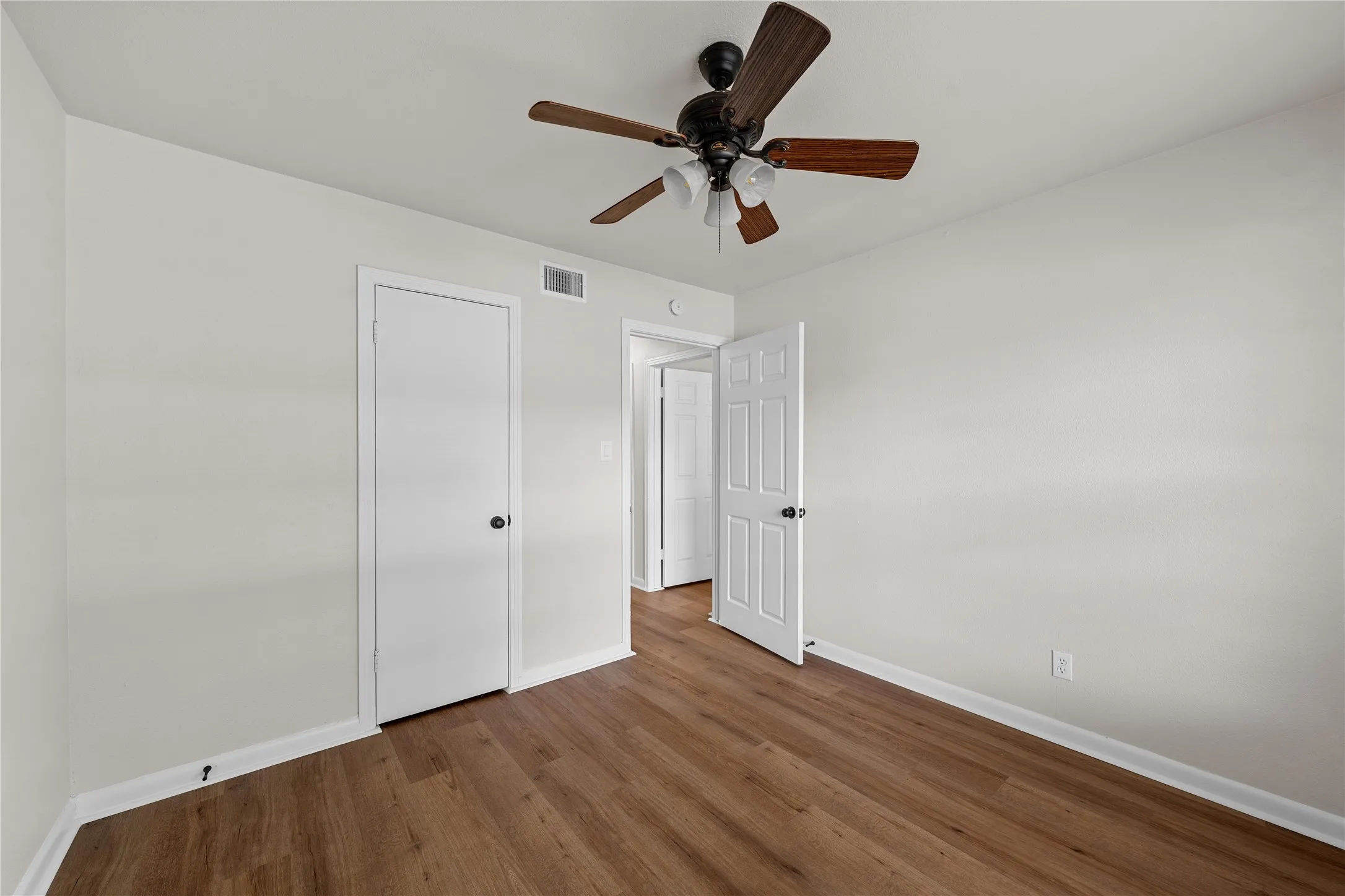 Single Family Residence For Sale in Mc Lennan County , 1007 N 61ST Street, Waco, Texas 76710, 3 Bedroom, 1 Bathroom, 1 Garage spaces, 1,108 Sqft, built in 1956, mls#21345582, Real Estate Agent in Waco, Homes For Sale in Mc Lennan county, Homes For Sale in Waco, Realtor in Waco Texas, Real Estate Brokerage Independent Realty Texas, Luminita Cordes Realtor