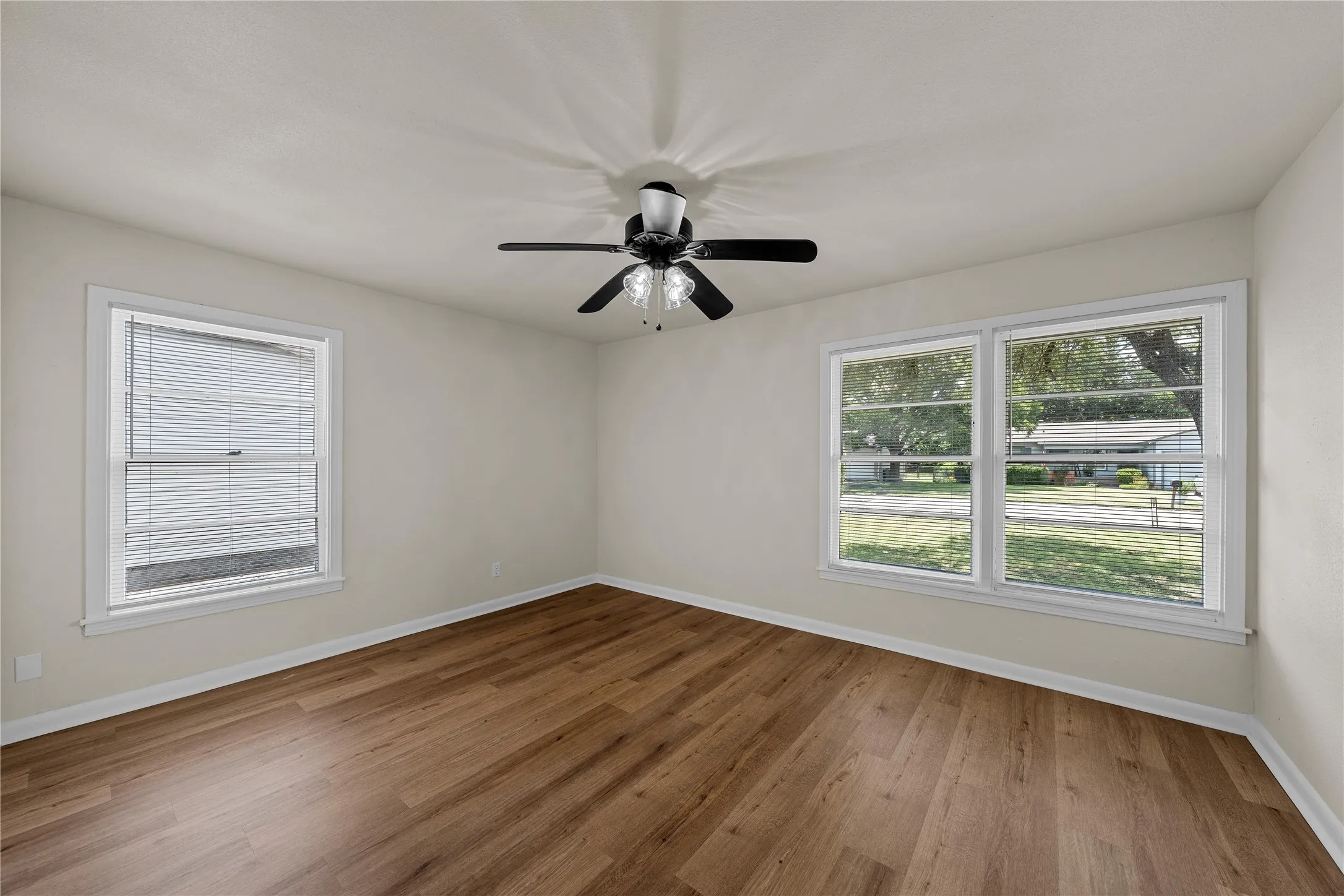 Single Family Residence For Sale in Mc Lennan County , 1007 N 61ST Street, Waco, Texas 76710, 3 Bedroom, 1 Bathroom, 1 Garage spaces, 1,108 Sqft, built in 1956, mls#21345582, Real Estate Agent in Waco, Homes For Sale in Mc Lennan county, Homes For Sale in Waco, Realtor in Waco Texas, Real Estate Brokerage Independent Realty Texas, Luminita Cordes Realtor
