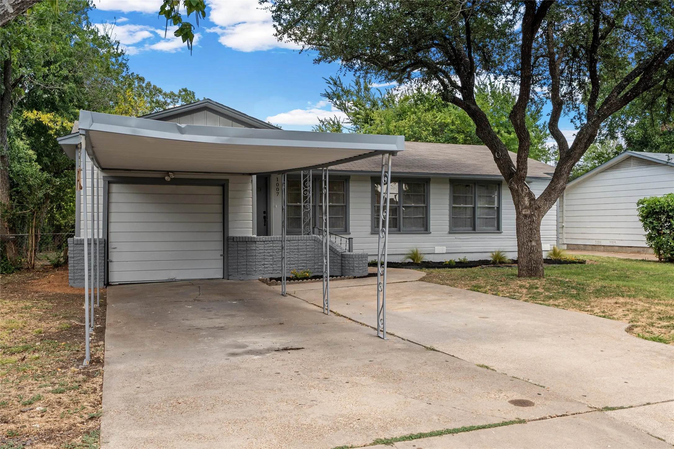 Single Family Residence For Sale in Mc Lennan County , 1007 N 61ST Street, Waco, Texas 76710, 3 Bedroom, 1 Bathroom, 1 Garage spaces, 1,108 Sqft, built in 1956, mls#21345582, Real Estate Agent in Waco, Homes For Sale in Mc Lennan county, Homes For Sale in Waco, Realtor in Waco Texas, Real Estate Brokerage Independent Realty Texas, Luminita Cordes Realtor
