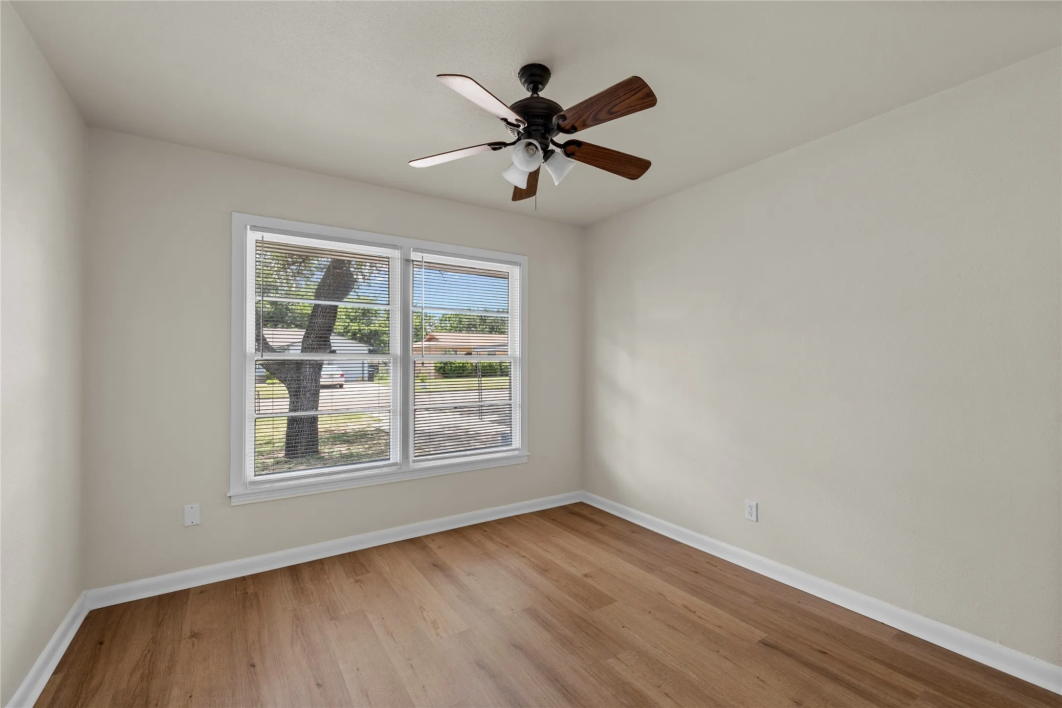 Single Family Residence For Sale in Mc Lennan County , 1007 N 61ST Street, Waco, Texas 76710, 3 Bedroom, 1 Bathroom, 1 Garage spaces, 1,108 Sqft, built in 1956, mls#21345582, Real Estate Agent in Waco, Homes For Sale in Mc Lennan county, Homes For Sale in Waco, Realtor in Waco Texas, Real Estate Brokerage Independent Realty Texas, Luminita Cordes Realtor