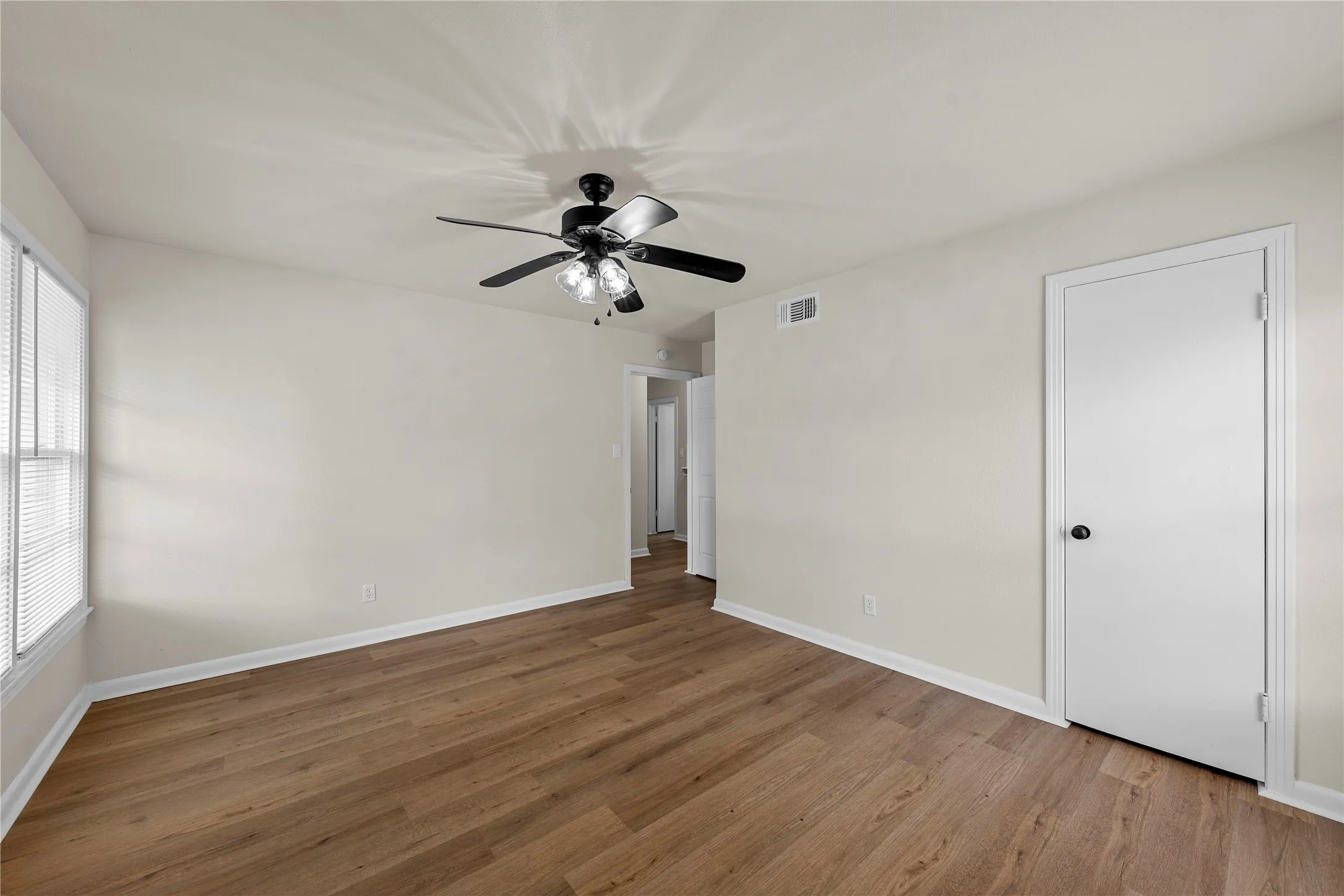Single Family Residence For Sale in Mc Lennan County , 1007 N 61ST Street, Waco, Texas 76710, 3 Bedroom, 1 Bathroom, 1 Garage spaces, 1,108 Sqft, built in 1956, mls#21345582, Real Estate Agent in Waco, Homes For Sale in Mc Lennan county, Homes For Sale in Waco, Realtor in Waco Texas, Real Estate Brokerage Independent Realty Texas, Luminita Cordes Realtor