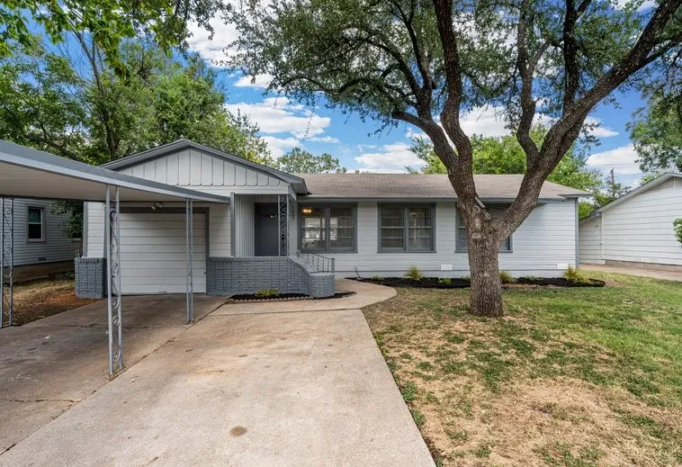 Single Family Residence For Sale in Mc Lennan County , 1007 N 61ST Street, Waco, Texas 76710, 3 Bedroom, 1 Bathroom, 1 Garage spaces, 1,108 Sqft, built in 1956, mls#21345582, Real Estate Agent in Waco, Homes For Sale in Mc Lennan county, Homes For Sale in Waco, Realtor in Waco Texas, Real Estate Brokerage Independent Realty Texas, Luminita Cordes Realtor