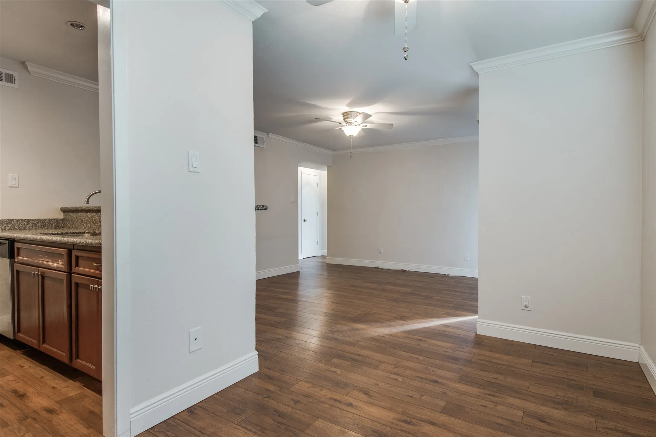 Apartment For Rent in Dallas County , 3907 Gilbert Avenue 3, Dallas, Texas 75219, 0, 1 Bathroom, Garage spaces, 2,444 Sqft, built in 1974, Price $1,095, mls#21345680, Real Estate Agent in Dallas, Homes For Rent in Dallas county, Homes For Rent in Dallas, Realtor in Dallas Texas, Real Estate Brokerage Independent Realty Texas, Luminita Cordes Realtor