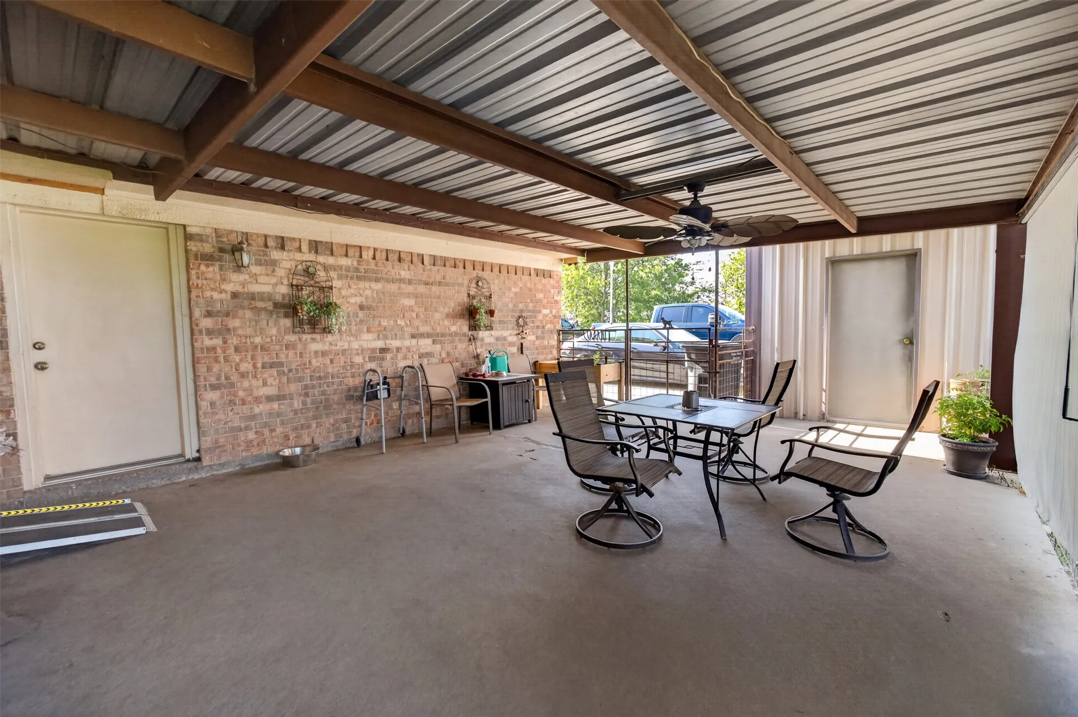 Single Family Residence For Sale in Johnson County , 12501 Fm 2331, Godley, Texas 76044, 3 Bedroom, 2 Bathroom, 2 Garage spaces, 2,430 Sqft, built in 1980, mls#21345589, Real Estate Agent in Godley, Homes For Sale in Johnson county, Homes For Sale in Godley, Realtor in Godley Texas, Real Estate Brokerage Independent Realty Texas, Luminita Cordes Realtor