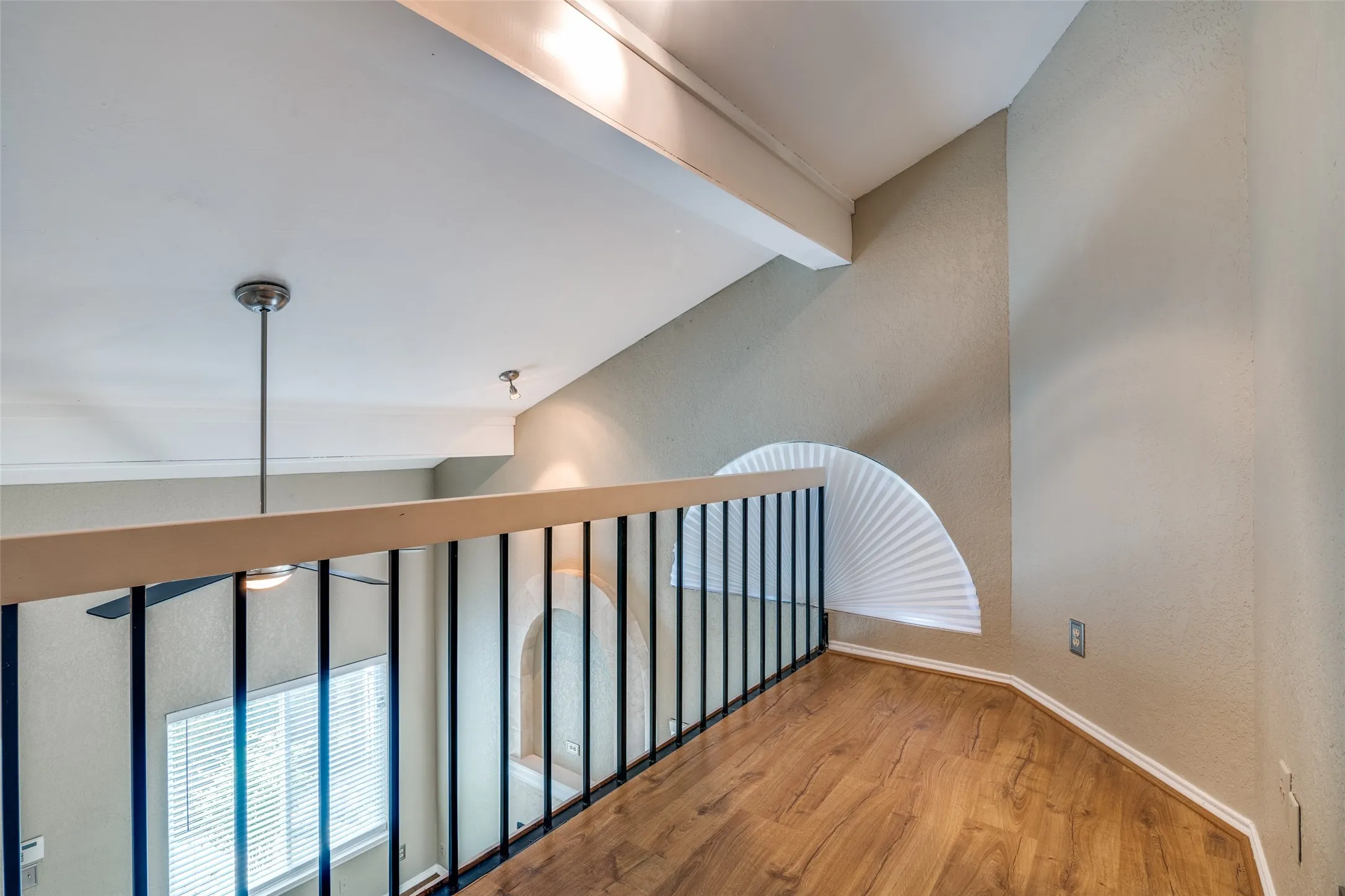 Condominium For Rent in Collin County , 18040 Midway Road 255, Dallas, Texas 75287, 2 Bedroom, 2 Bathroom, 1 Garage spaces, 1,097 Sqft, built in 1984, mls#21345668, Real Estate Agent in Dallas, Homes For Rent in Collin county, Homes For Rent in Dallas, Realtor in Dallas Texas, Real Estate Brokerage Independent Realty Texas, Luminita Cordes Realtor