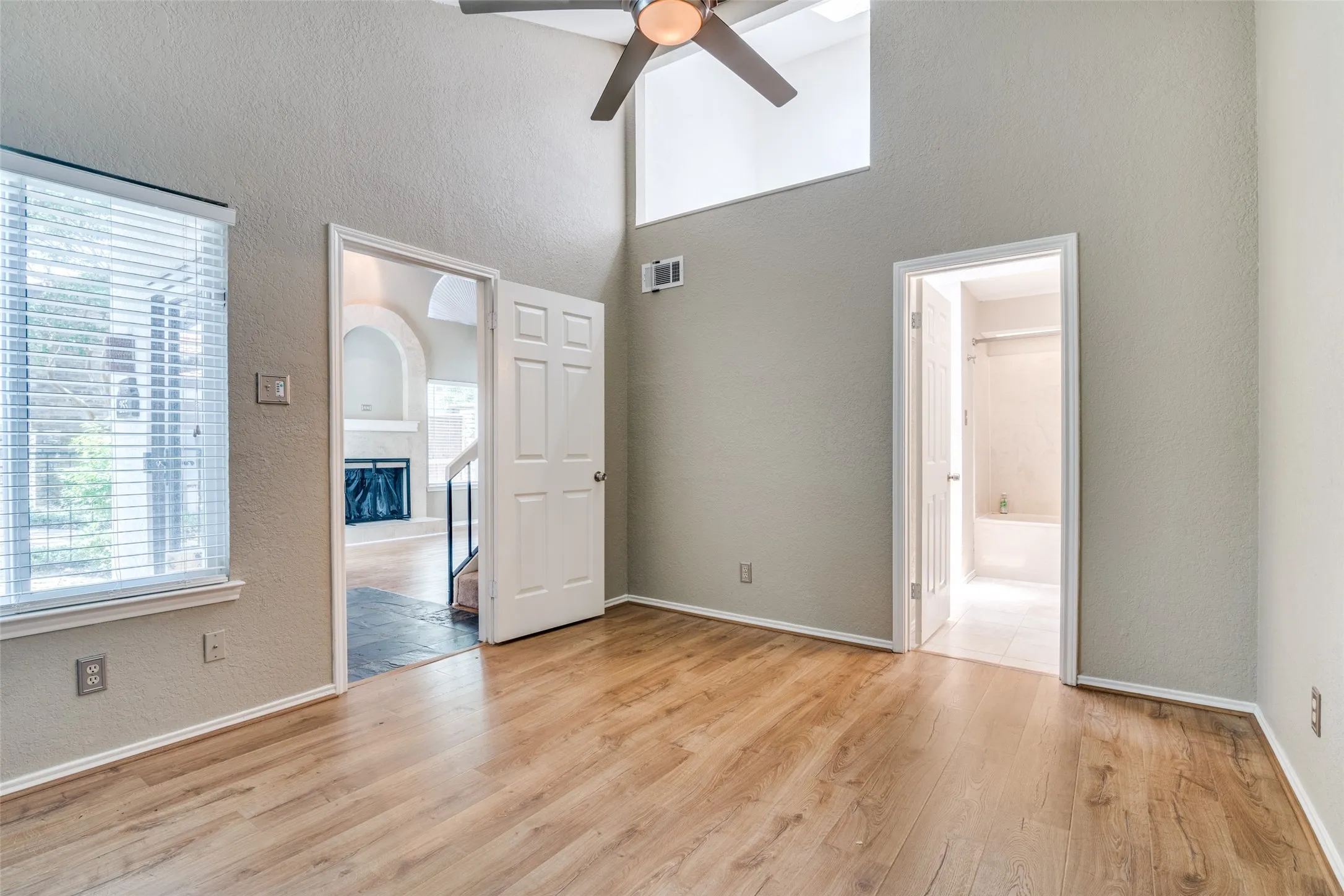 Condominium For Rent in Collin County , 18040 Midway Road 255, Dallas, Texas 75287, 2 Bedroom, 2 Bathroom, 1 Garage spaces, 1,097 Sqft, built in 1984, mls#21345668, Real Estate Agent in Dallas, Homes For Rent in Collin county, Homes For Rent in Dallas, Realtor in Dallas Texas, Real Estate Brokerage Independent Realty Texas, Luminita Cordes Realtor