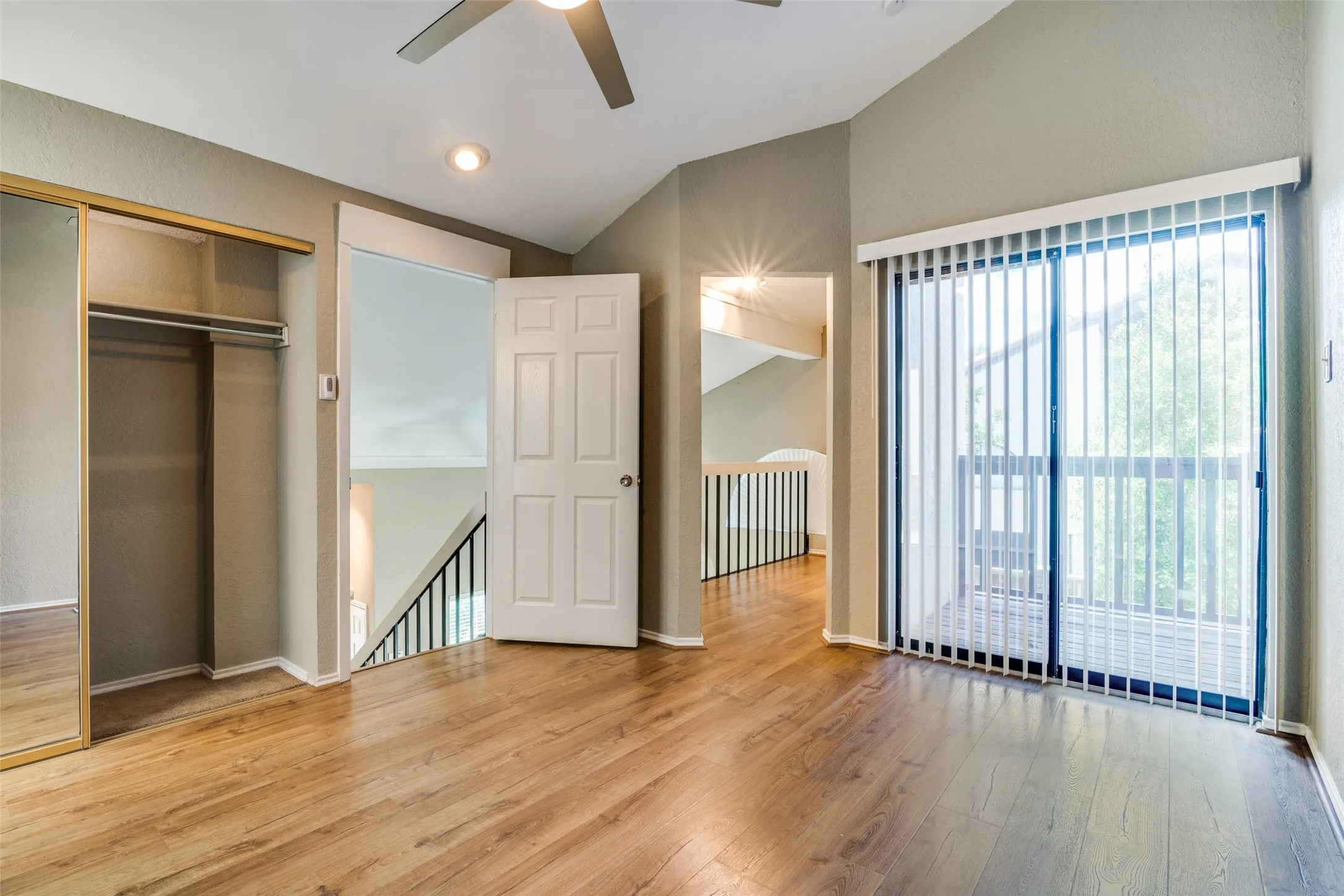 Condominium For Rent in Collin County , 18040 Midway Road 255, Dallas, Texas 75287, 2 Bedroom, 2 Bathroom, 1 Garage spaces, 1,097 Sqft, built in 1984, mls#21345668, Real Estate Agent in Dallas, Homes For Rent in Collin county, Homes For Rent in Dallas, Realtor in Dallas Texas, Real Estate Brokerage Independent Realty Texas, Luminita Cordes Realtor