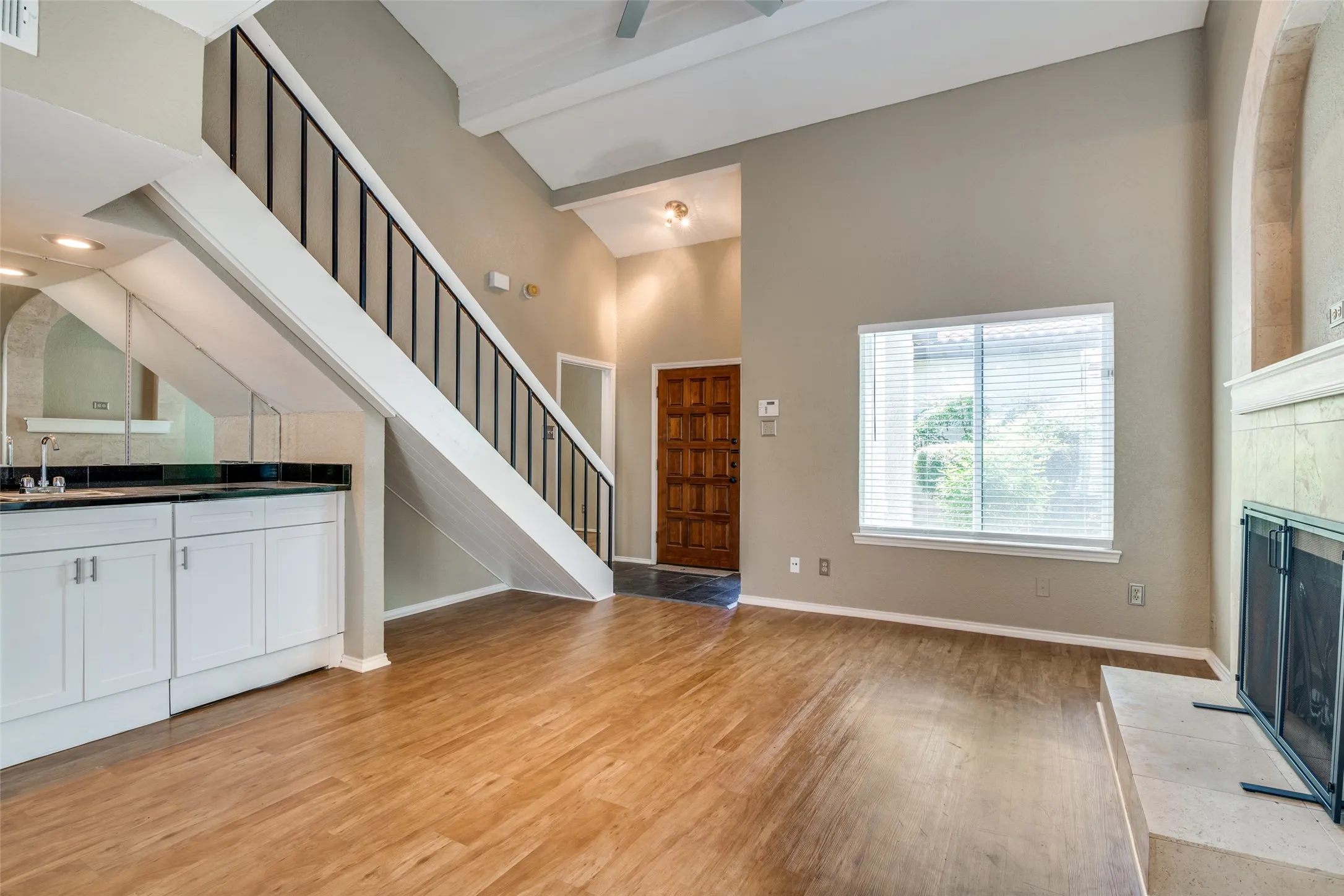 Condominium For Rent in Collin County , 18040 Midway Road 255, Dallas, Texas 75287, 2 Bedroom, 2 Bathroom, 1 Garage spaces, 1,097 Sqft, built in 1984, mls#21345668, Real Estate Agent in Dallas, Homes For Rent in Collin county, Homes For Rent in Dallas, Realtor in Dallas Texas, Real Estate Brokerage Independent Realty Texas, Luminita Cordes Realtor
