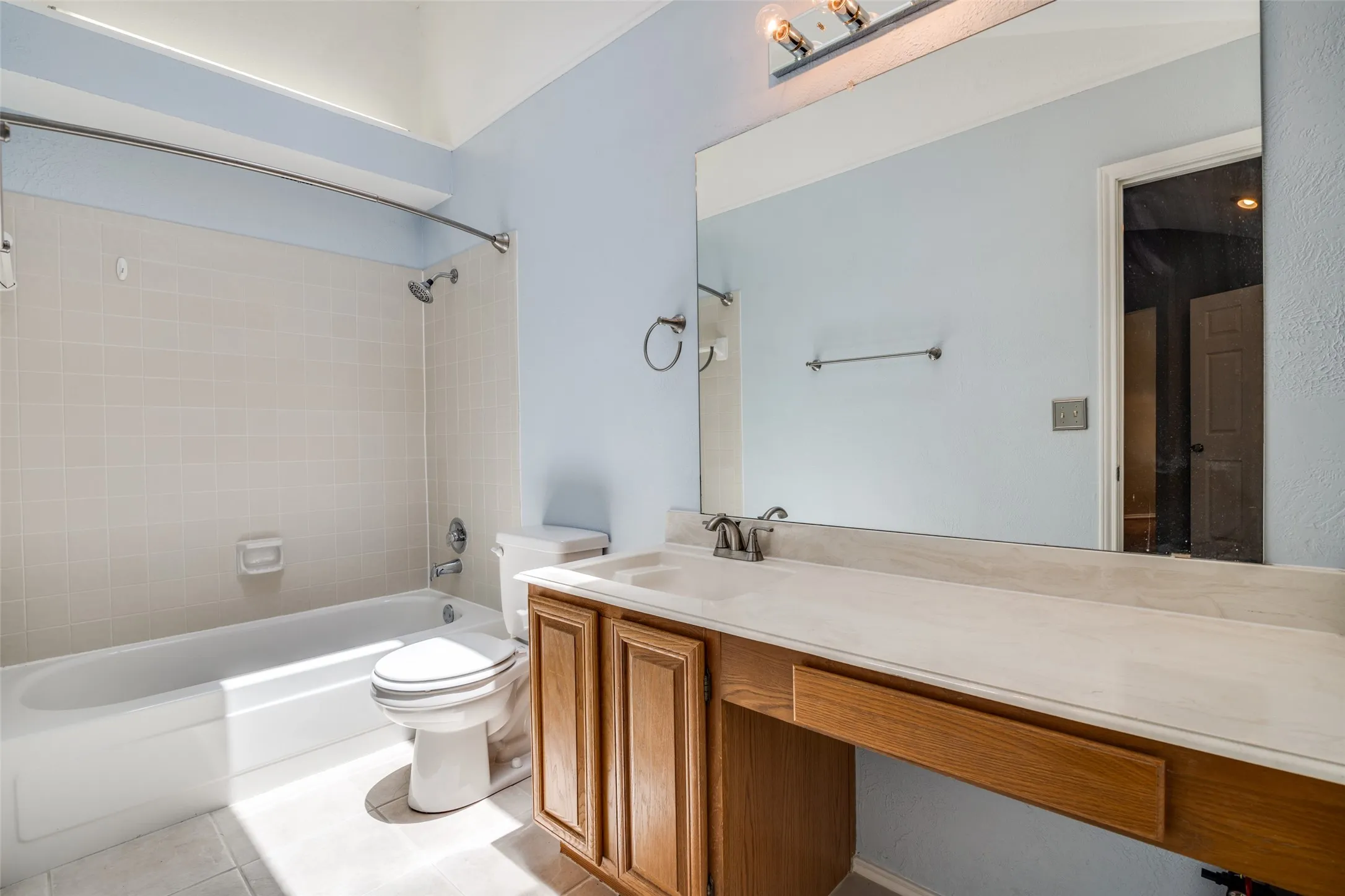 Condominium For Rent in Collin County , 18040 Midway Road 255, Dallas, Texas 75287, 2 Bedroom, 2 Bathroom, 1 Garage spaces, 1,097 Sqft, built in 1984, mls#21345668, Real Estate Agent in Dallas, Homes For Rent in Collin county, Homes For Rent in Dallas, Realtor in Dallas Texas, Real Estate Brokerage Independent Realty Texas, Luminita Cordes Realtor