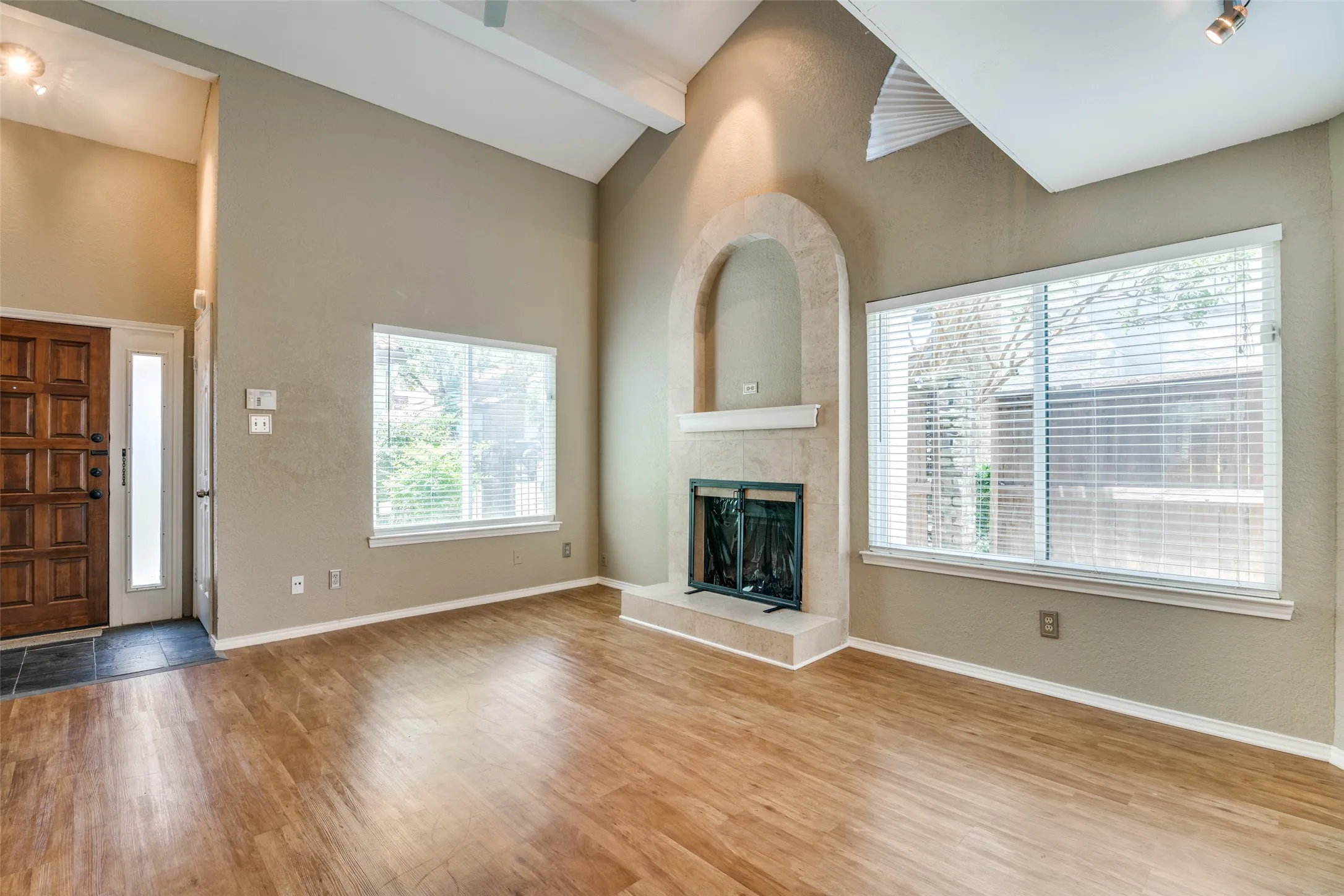 Condominium For Rent in Collin County , 18040 Midway Road 255, Dallas, Texas 75287, 2 Bedroom, 2 Bathroom, 1 Garage spaces, 1,097 Sqft, built in 1984, mls#21345668, Real Estate Agent in Dallas, Homes For Rent in Collin county, Homes For Rent in Dallas, Realtor in Dallas Texas, Real Estate Brokerage Independent Realty Texas, Luminita Cordes Realtor