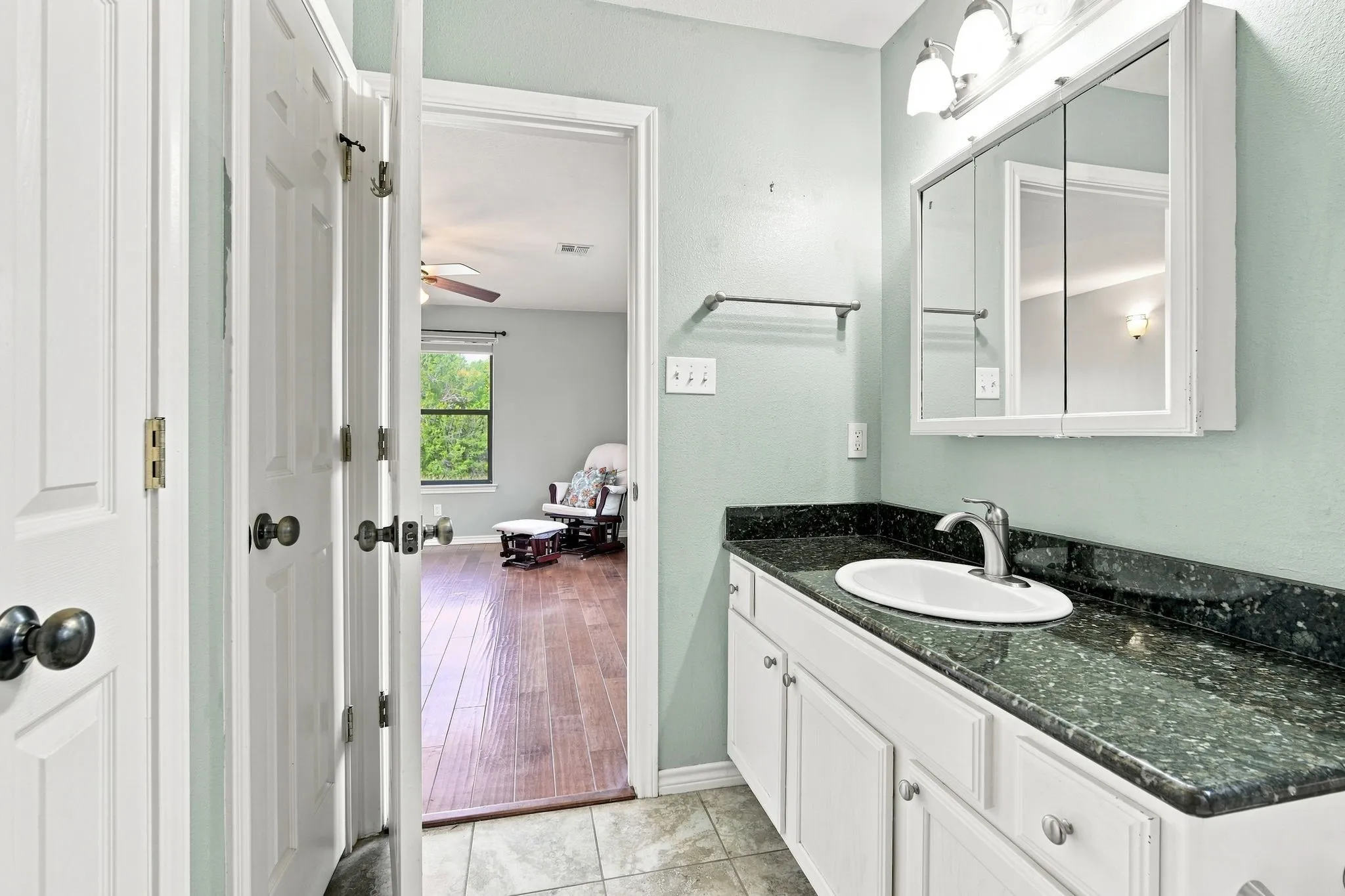 Single Family Residence For Sale in Hill County , 125 Deer Shadow Circle, Whitney, Texas 76692, 3 Bedroom, 2 Bathroom, 2 Garage spaces, 1,368 Sqft, built in 2007, mls#21345583, Real Estate Agent in Whitney, Homes For Sale in Hill county, Homes For Sale in Whitney, Realtor in Whitney Texas, Real Estate Brokerage Independent Realty Texas, Luminita Cordes Realtor