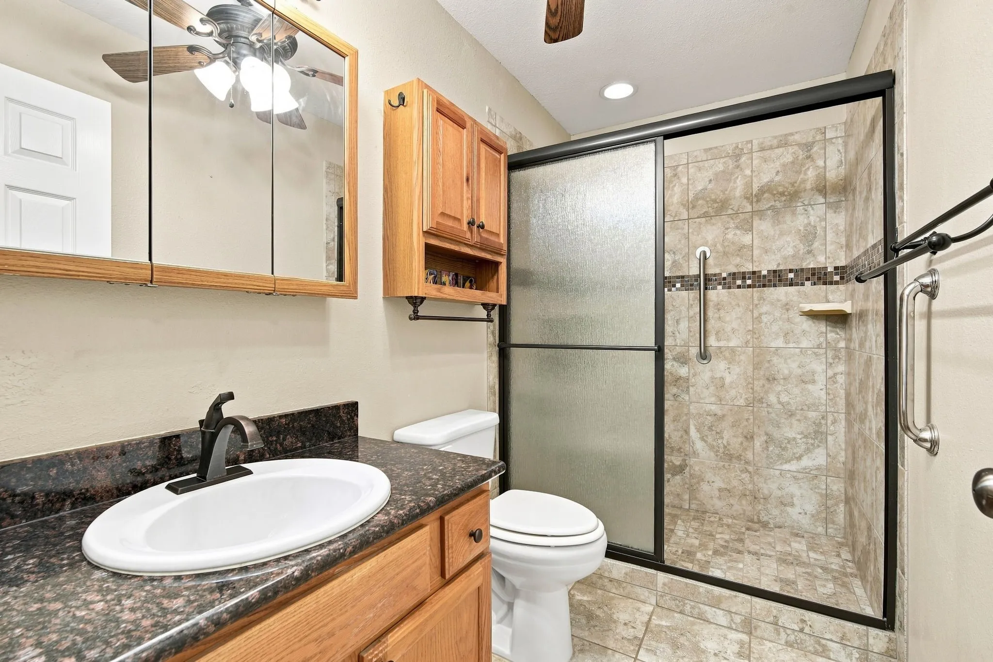 Single Family Residence For Sale in Hill County , 125 Deer Shadow Circle, Whitney, Texas 76692, 3 Bedroom, 2 Bathroom, 2 Garage spaces, 1,368 Sqft, built in 2007, mls#21345583, Real Estate Agent in Whitney, Homes For Sale in Hill county, Homes For Sale in Whitney, Realtor in Whitney Texas, Real Estate Brokerage Independent Realty Texas, Luminita Cordes Realtor
