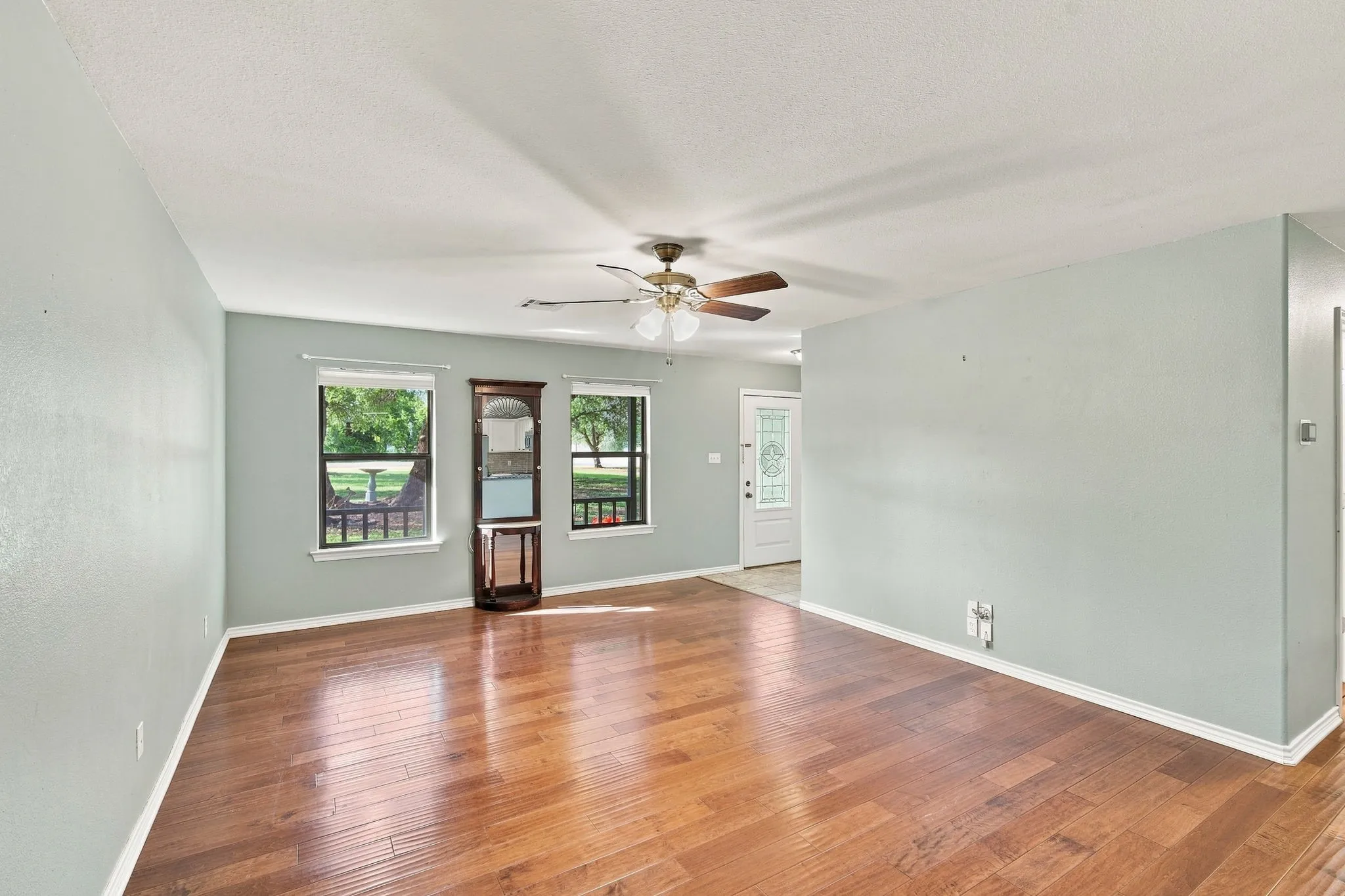 Single Family Residence For Sale in Hill County , 125 Deer Shadow Circle, Whitney, Texas 76692, 3 Bedroom, 2 Bathroom, 2 Garage spaces, 1,368 Sqft, built in 2007, mls#21345583, Real Estate Agent in Whitney, Homes For Sale in Hill county, Homes For Sale in Whitney, Realtor in Whitney Texas, Real Estate Brokerage Independent Realty Texas, Luminita Cordes Realtor