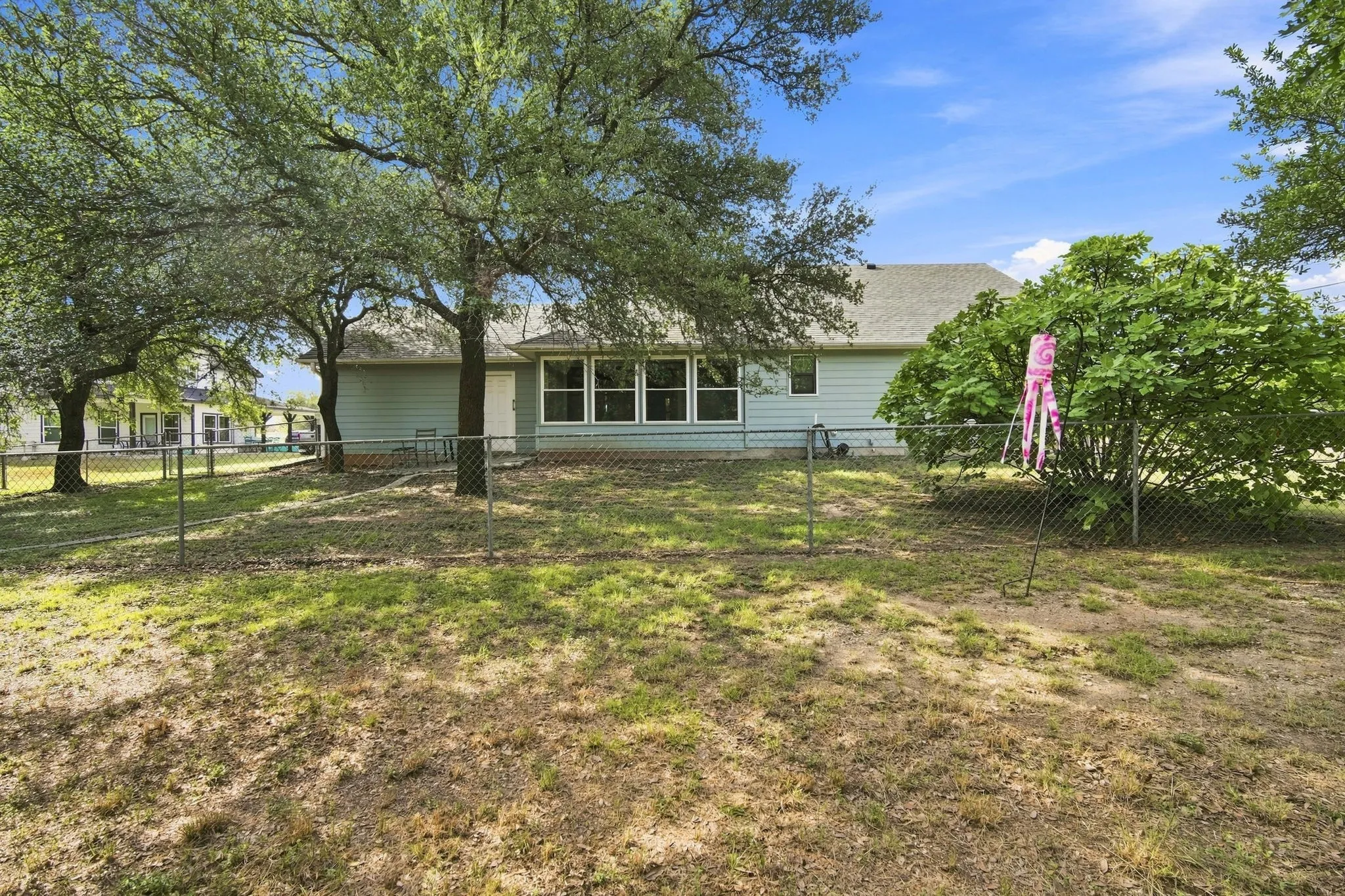 Single Family Residence For Sale in Hill County , 125 Deer Shadow Circle, Whitney, Texas 76692, 3 Bedroom, 2 Bathroom, 2 Garage spaces, 1,368 Sqft, built in 2007, mls#21345583, Real Estate Agent in Whitney, Homes For Sale in Hill county, Homes For Sale in Whitney, Realtor in Whitney Texas, Real Estate Brokerage Independent Realty Texas, Luminita Cordes Realtor