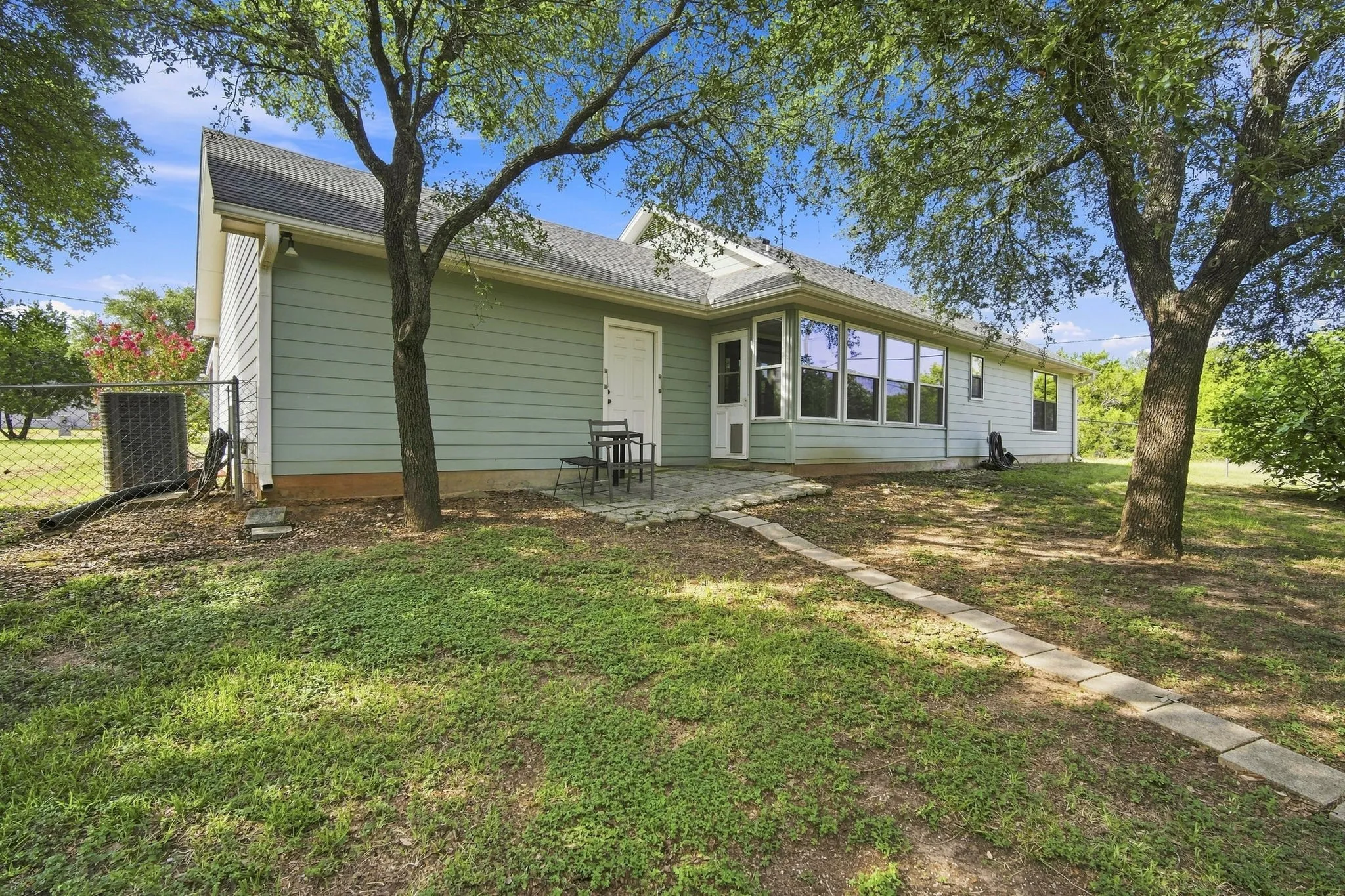 Single Family Residence For Sale in Hill County , 125 Deer Shadow Circle, Whitney, Texas 76692, 3 Bedroom, 2 Bathroom, 2 Garage spaces, 1,368 Sqft, built in 2007, mls#21345583, Real Estate Agent in Whitney, Homes For Sale in Hill county, Homes For Sale in Whitney, Realtor in Whitney Texas, Real Estate Brokerage Independent Realty Texas, Luminita Cordes Realtor