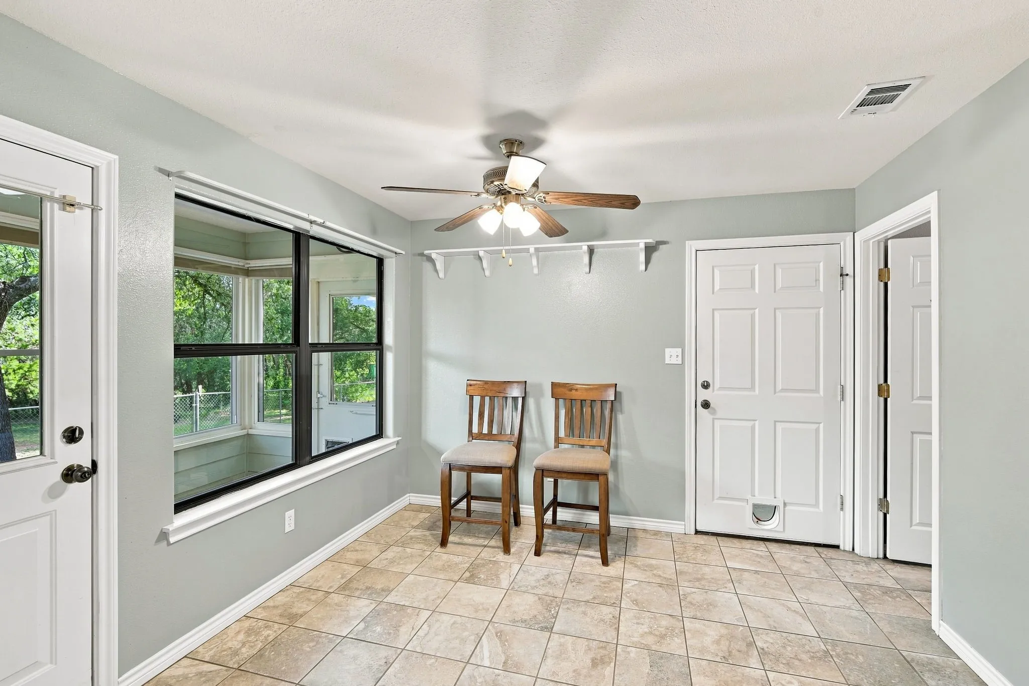 Single Family Residence For Sale in Hill County , 125 Deer Shadow Circle, Whitney, Texas 76692, 3 Bedroom, 2 Bathroom, 2 Garage spaces, 1,368 Sqft, built in 2007, mls#21345583, Real Estate Agent in Whitney, Homes For Sale in Hill county, Homes For Sale in Whitney, Realtor in Whitney Texas, Real Estate Brokerage Independent Realty Texas, Luminita Cordes Realtor
