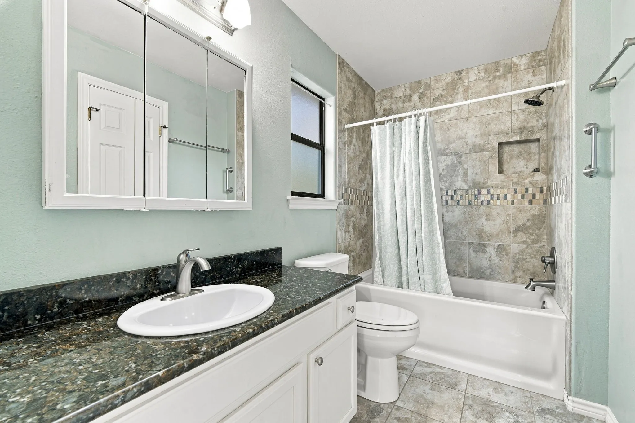 Single Family Residence For Sale in Hill County , 125 Deer Shadow Circle, Whitney, Texas 76692, 3 Bedroom, 2 Bathroom, 2 Garage spaces, 1,368 Sqft, built in 2007, mls#21345583, Real Estate Agent in Whitney, Homes For Sale in Hill county, Homes For Sale in Whitney, Realtor in Whitney Texas, Real Estate Brokerage Independent Realty Texas, Luminita Cordes Realtor