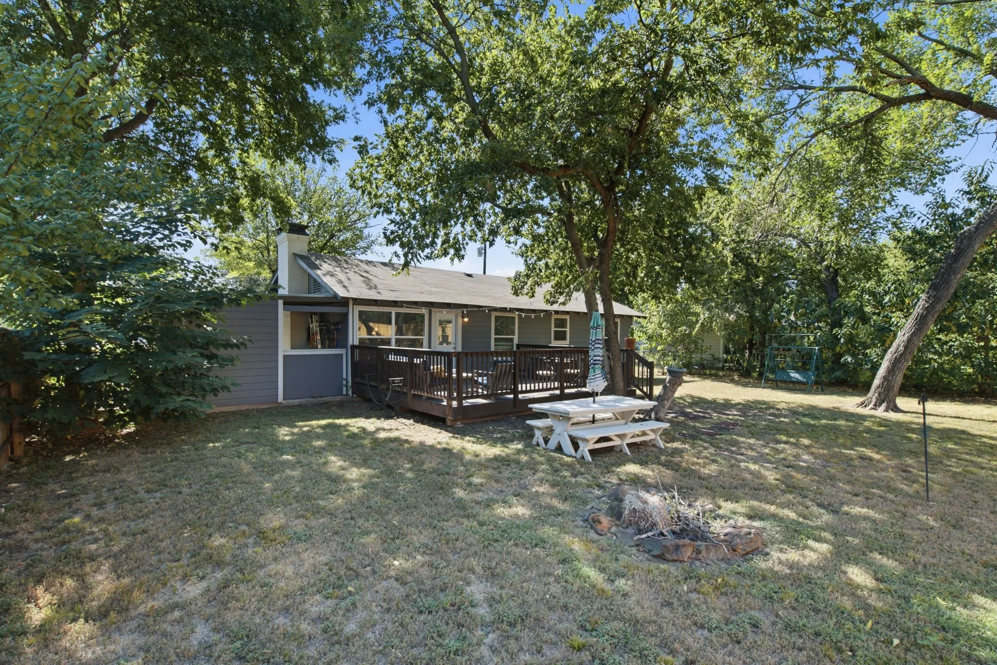 Single Family Residence For Sale in Denton County , 1001 N Carroll Boulevard, Denton, Texas 76201, 3 Bedroom, 1 Bathroom, Garage spaces, 1,144 Sqft, built in 1962, mls#21302568, Real Estate Agent in Denton, Homes For Sale in Denton county, Homes For Sale in Denton, Realtor in Denton Texas, Real Estate Brokerage Independent Realty Texas, Luminita Cordes Realtor