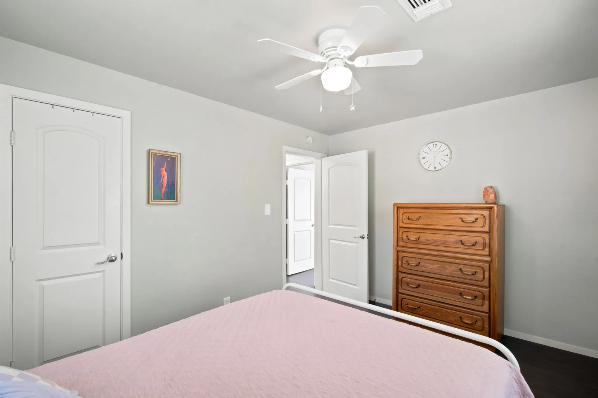 Single Family Residence For Sale in Denton County , 1001 N Carroll Boulevard, Denton, Texas 76201, 3 Bedroom, 1 Bathroom, Garage spaces, 1,144 Sqft, built in 1962, mls#21302568, Real Estate Agent in Denton, Homes For Sale in Denton county, Homes For Sale in Denton, Realtor in Denton Texas, Real Estate Brokerage Independent Realty Texas, Luminita Cordes Realtor