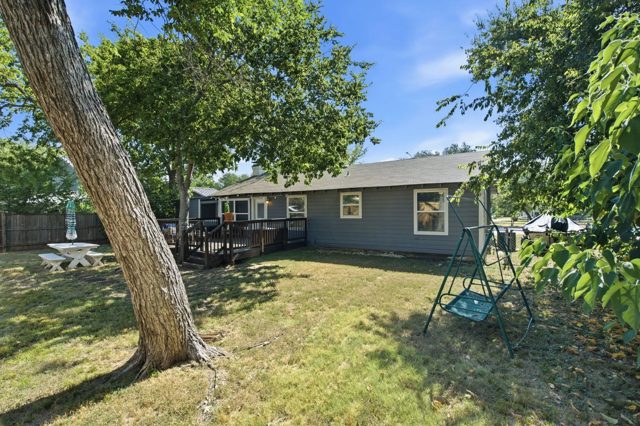 Single Family Residence For Sale in Denton County , 1001 N Carroll Boulevard, Denton, Texas 76201, 3 Bedroom, 1 Bathroom, Garage spaces, 1,144 Sqft, built in 1962, mls#21302568, Real Estate Agent in Denton, Homes For Sale in Denton county, Homes For Sale in Denton, Realtor in Denton Texas, Real Estate Brokerage Independent Realty Texas, Luminita Cordes Realtor