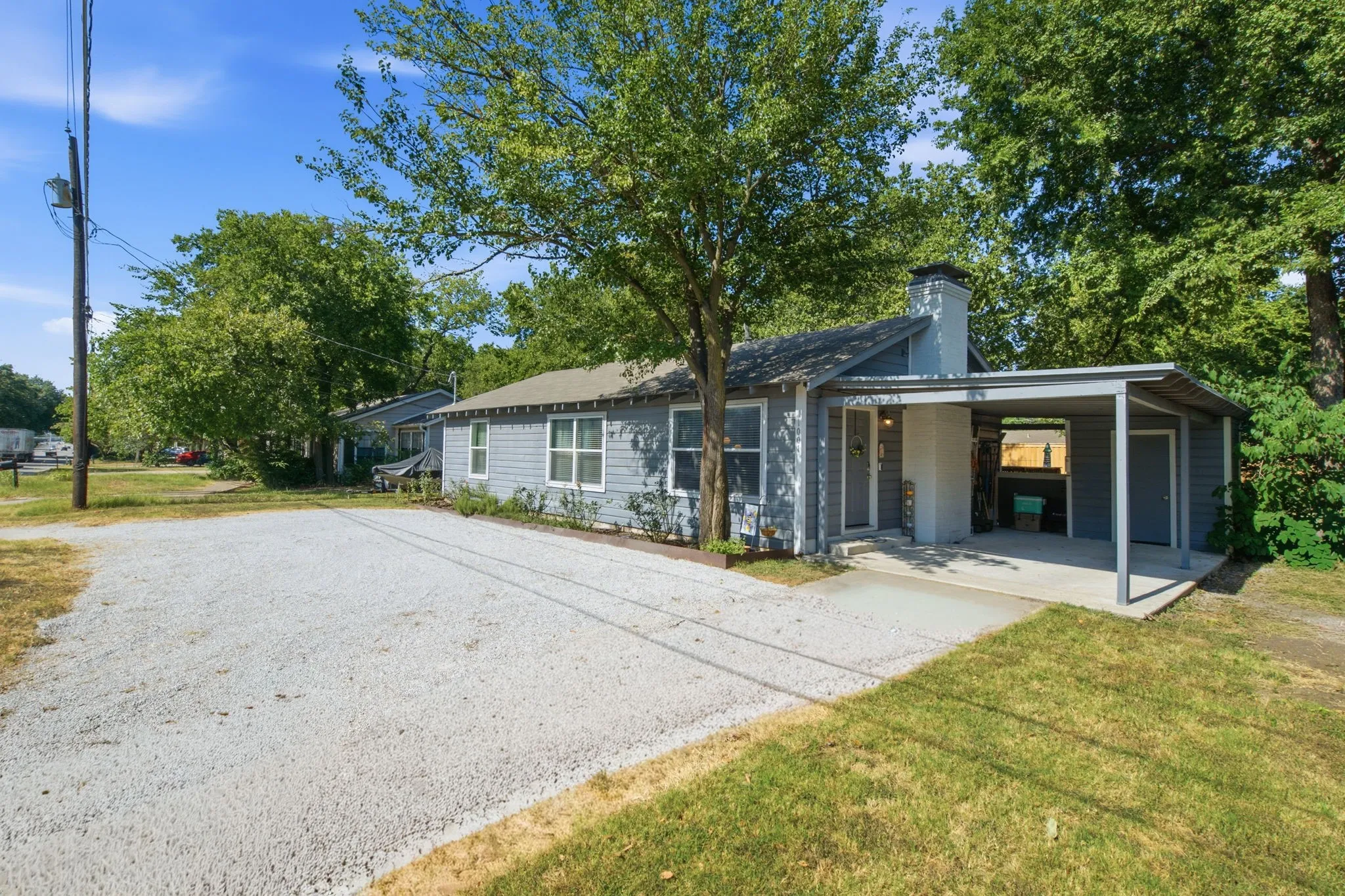 Single Family Residence For Sale in Denton County , 1001 N Carroll Boulevard, Denton, Texas 76201, 3 Bedroom, 1 Bathroom, Garage spaces, 1,144 Sqft, built in 1962, mls#21302568, Real Estate Agent in Denton, Homes For Sale in Denton county, Homes For Sale in Denton, Realtor in Denton Texas, Real Estate Brokerage Independent Realty Texas, Luminita Cordes Realtor