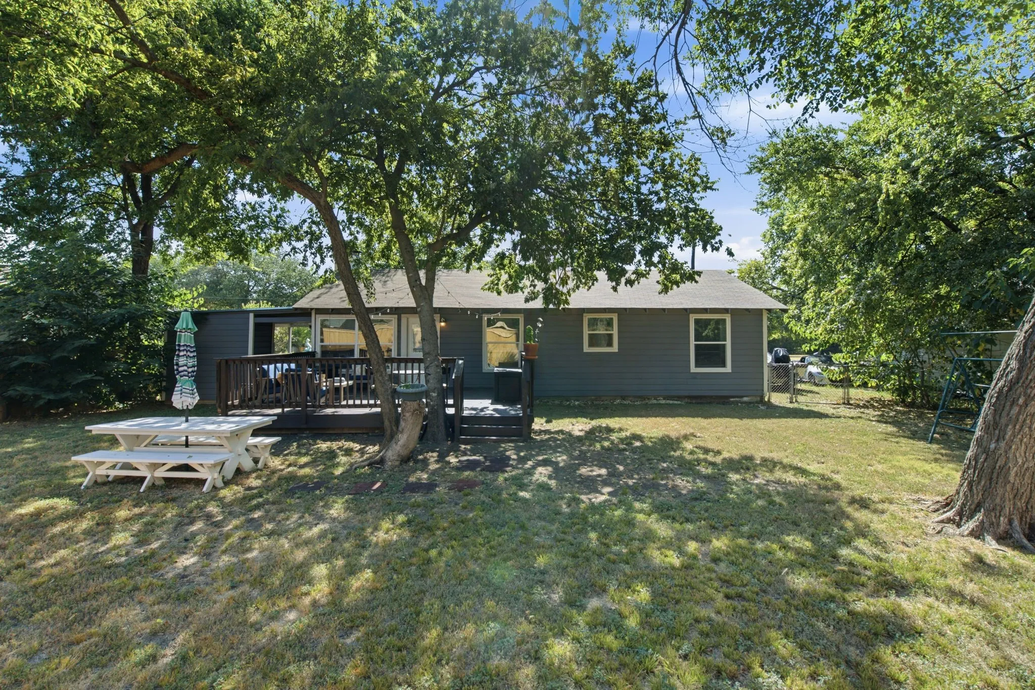 Single Family Residence For Sale in Denton County , 1001 N Carroll Boulevard, Denton, Texas 76201, 3 Bedroom, 1 Bathroom, Garage spaces, 1,144 Sqft, built in 1962, mls#21302568, Real Estate Agent in Denton, Homes For Sale in Denton county, Homes For Sale in Denton, Realtor in Denton Texas, Real Estate Brokerage Independent Realty Texas, Luminita Cordes Realtor
