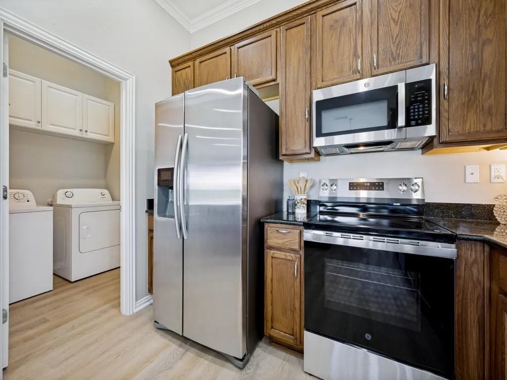 Washer and dryer convey with the home!
