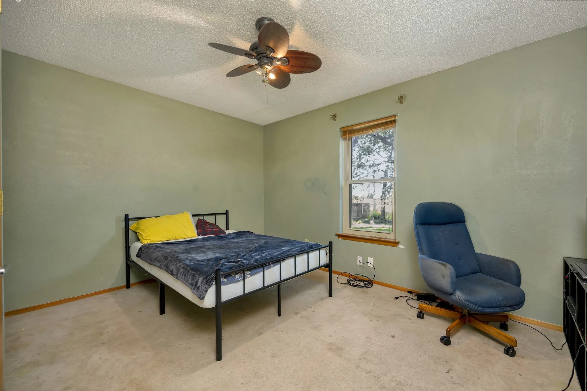 Single Family Residence For Sale in Tarrant County , 408 Chimney Hill Circle, Mansfield, Texas 76063, 3 Bedroom, 2 Bathroom, 2 Garage spaces, 1,839 Sqft, built in 1984, mls#21324930, Real Estate Agent in Mansfield, Homes For Sale in Tarrant county, Homes For Sale in Mansfield, Realtor in Mansfield Texas, Real Estate Brokerage Independent Realty Texas, Luminita Cordes Realtor