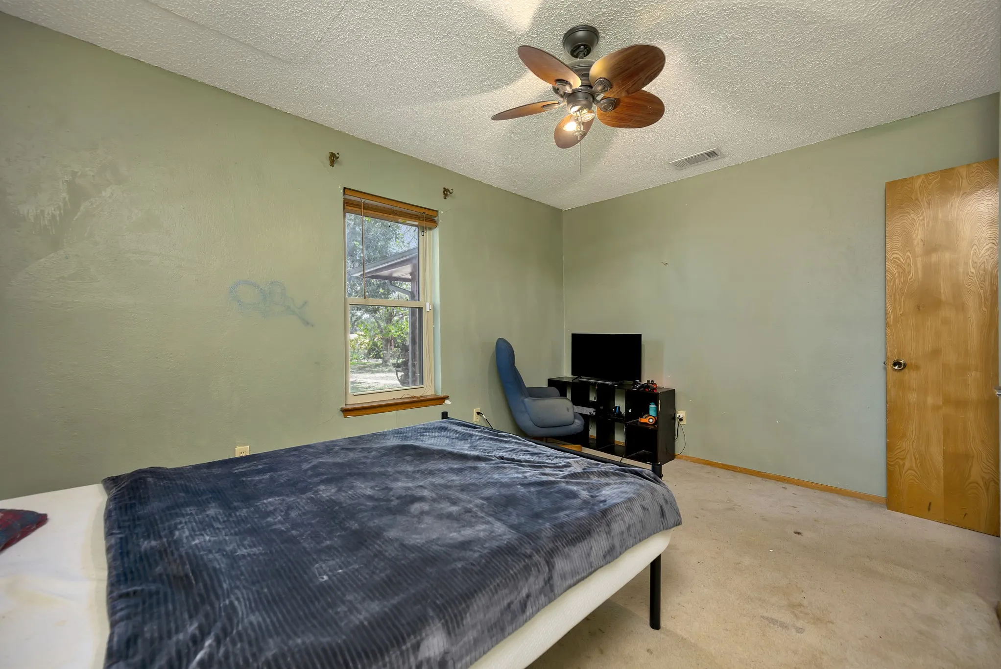 Single Family Residence For Sale in Tarrant County , 408 Chimney Hill Circle, Mansfield, Texas 76063, 3 Bedroom, 2 Bathroom, 2 Garage spaces, 1,839 Sqft, built in 1984, mls#21324930, Real Estate Agent in Mansfield, Homes For Sale in Tarrant county, Homes For Sale in Mansfield, Realtor in Mansfield Texas, Real Estate Brokerage Independent Realty Texas, Luminita Cordes Realtor