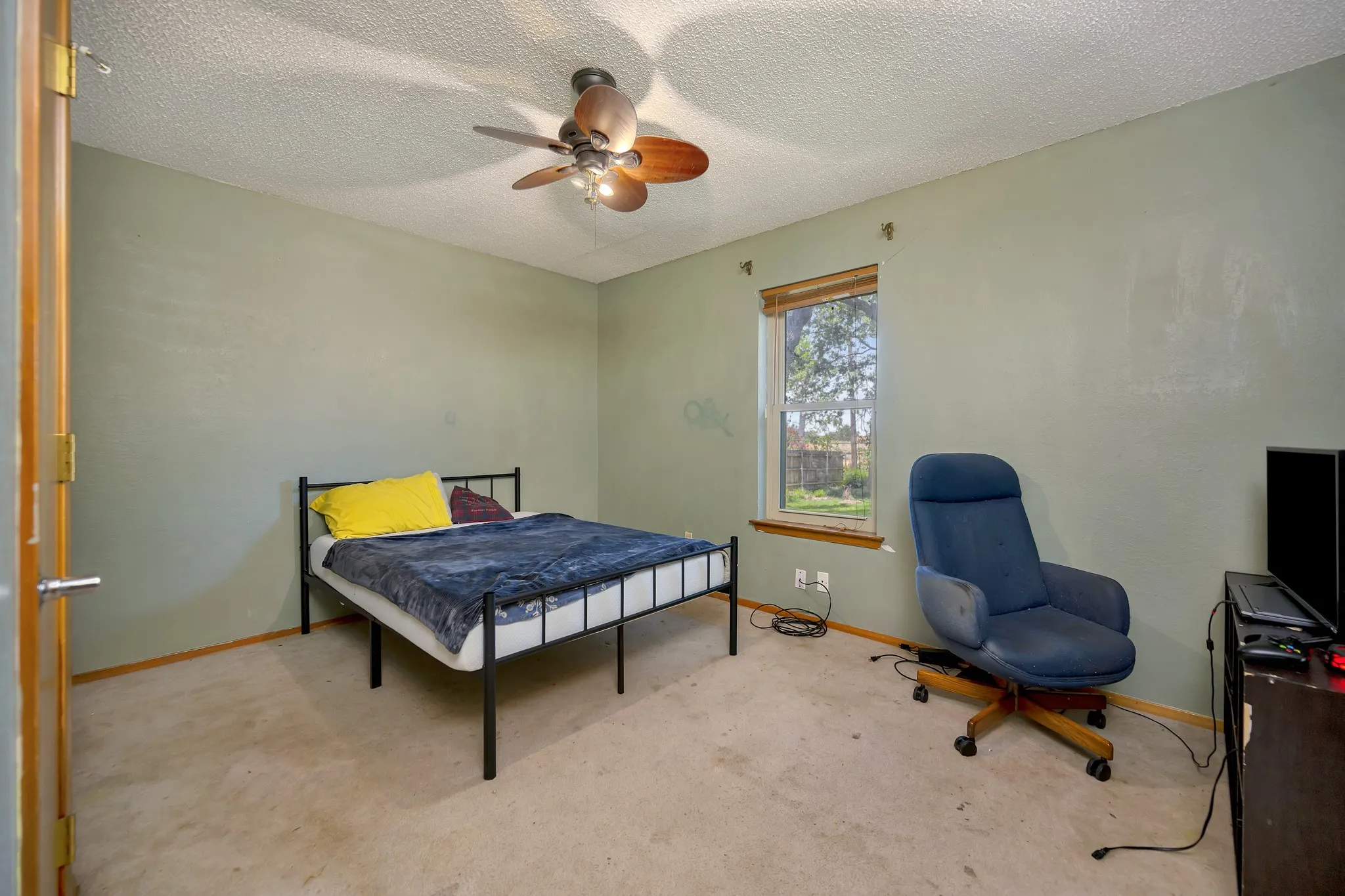 Single Family Residence For Sale in Tarrant County , 408 Chimney Hill Circle, Mansfield, Texas 76063, 3 Bedroom, 2 Bathroom, 2 Garage spaces, 1,839 Sqft, built in 1984, mls#21324930, Real Estate Agent in Mansfield, Homes For Sale in Tarrant county, Homes For Sale in Mansfield, Realtor in Mansfield Texas, Real Estate Brokerage Independent Realty Texas, Luminita Cordes Realtor