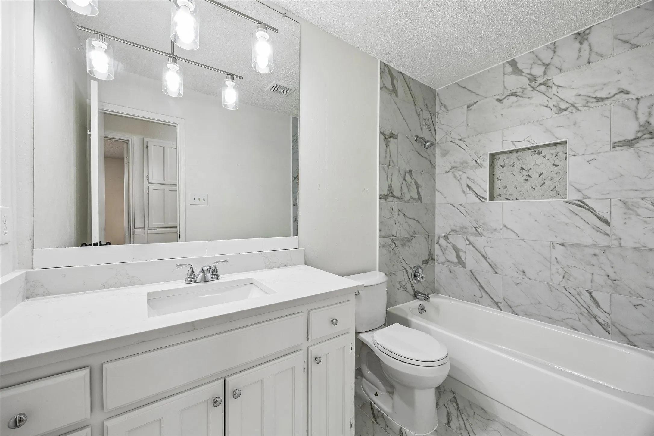 Single Family Residence For Sale in Tarrant County , 2614 Charolais Way, Arlington, Texas 76017, 3 Bedroom, 2 Bathroom, 2 Garage spaces, 1,852 Sqft, built in 1978, mls#21344589, Real Estate Agent in Arlington, Homes For Sale in Tarrant county, Homes For Sale in Arlington, Realtor in Arlington Texas, Real Estate Brokerage Independent Realty Texas, Luminita Cordes Realtor
