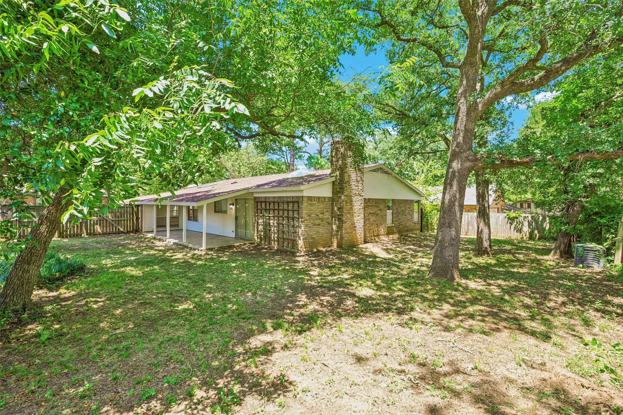 Single Family Residence For Sale in Tarrant County , 2614 Charolais Way, Arlington, Texas 76017, 3 Bedroom, 2 Bathroom, 2 Garage spaces, 1,852 Sqft, built in 1978, mls#21344589, Real Estate Agent in Arlington, Homes For Sale in Tarrant county, Homes For Sale in Arlington, Realtor in Arlington Texas, Real Estate Brokerage Independent Realty Texas, Luminita Cordes Realtor