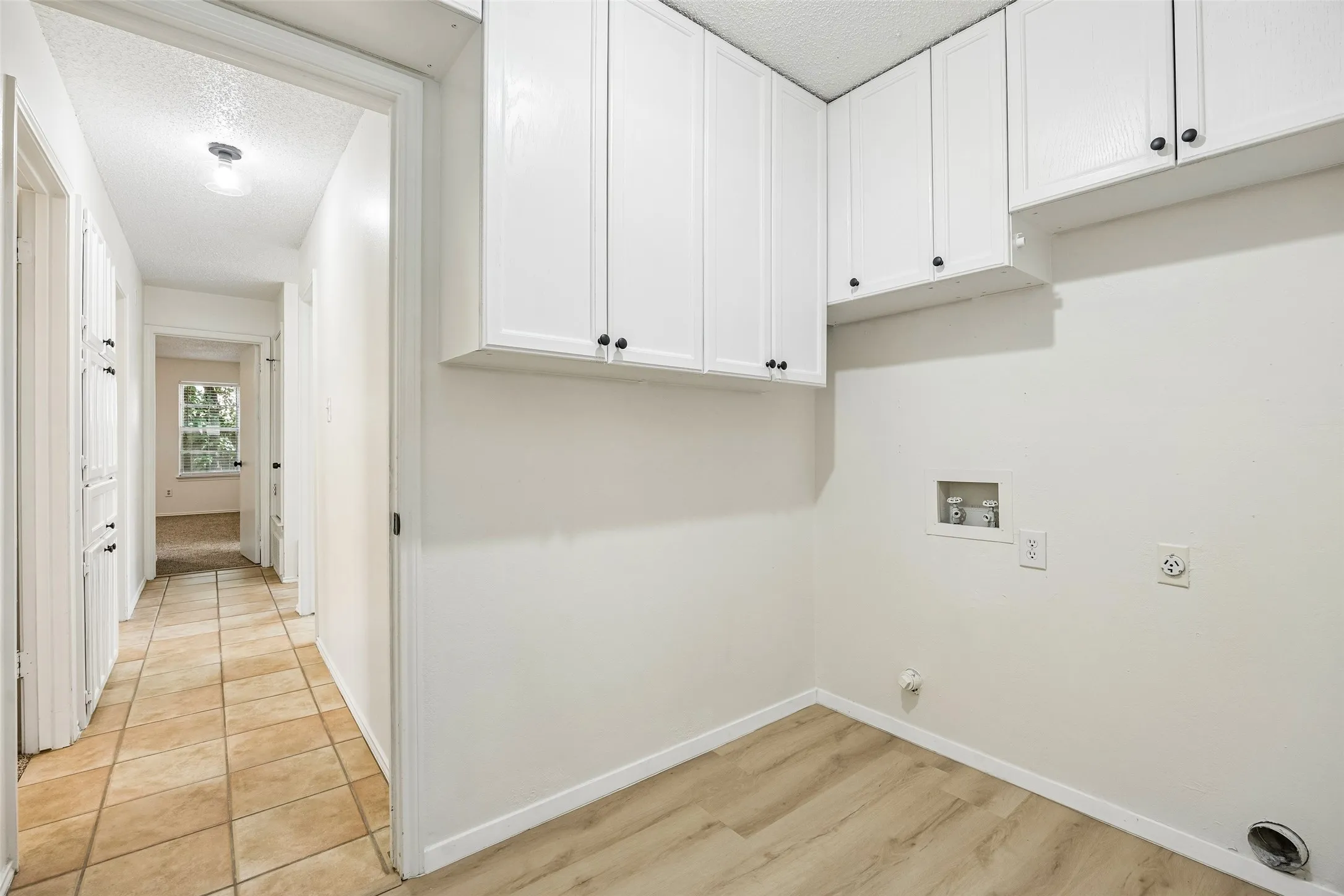 Single Family Residence For Sale in Tarrant County , 2614 Charolais Way, Arlington, Texas 76017, 3 Bedroom, 2 Bathroom, 2 Garage spaces, 1,852 Sqft, built in 1978, mls#21344589, Real Estate Agent in Arlington, Homes For Sale in Tarrant county, Homes For Sale in Arlington, Realtor in Arlington Texas, Real Estate Brokerage Independent Realty Texas, Luminita Cordes Realtor