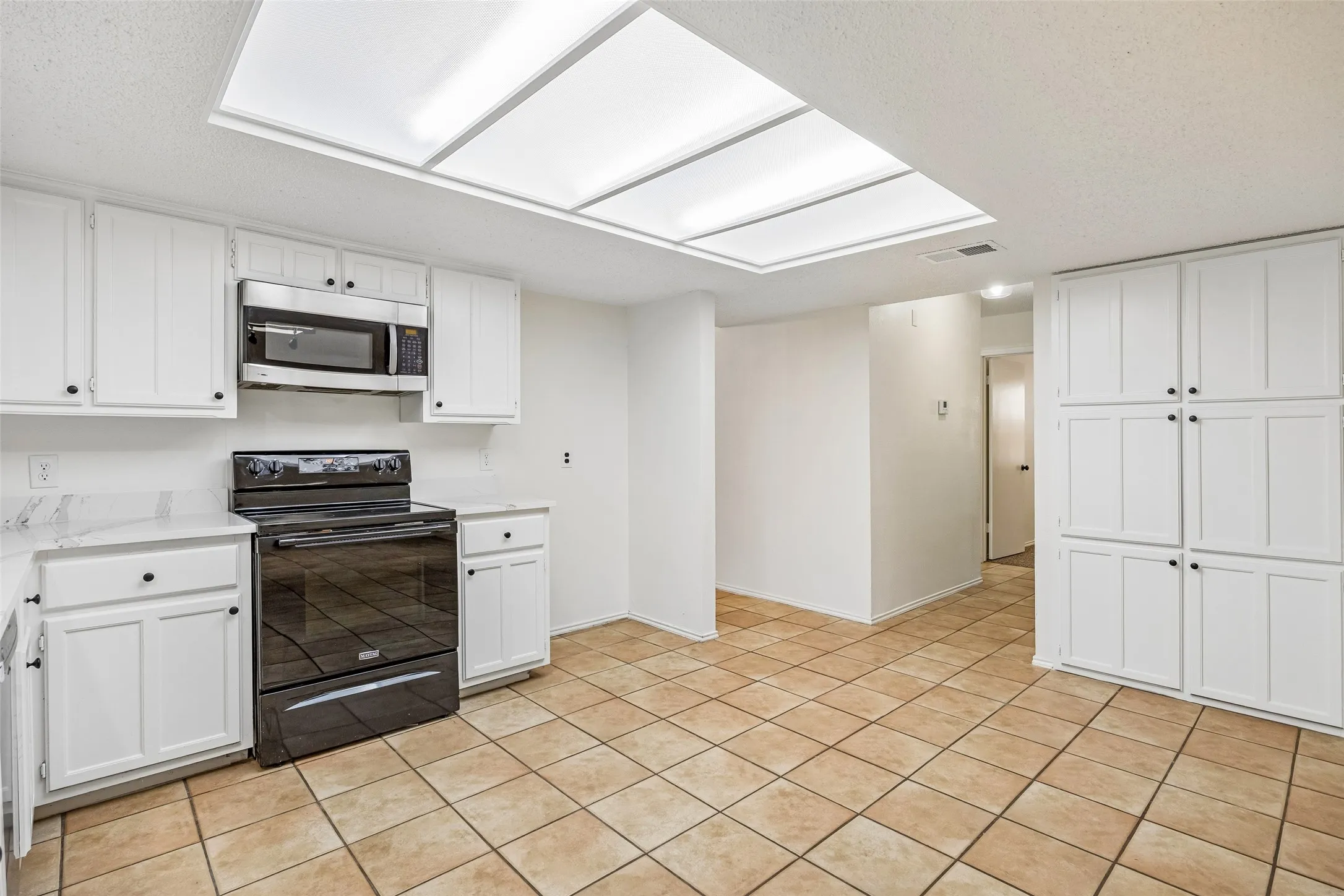 Single Family Residence For Sale in Tarrant County , 2614 Charolais Way, Arlington, Texas 76017, 3 Bedroom, 2 Bathroom, 2 Garage spaces, 1,852 Sqft, built in 1978, mls#21344589, Real Estate Agent in Arlington, Homes For Sale in Tarrant county, Homes For Sale in Arlington, Realtor in Arlington Texas, Real Estate Brokerage Independent Realty Texas, Luminita Cordes Realtor
