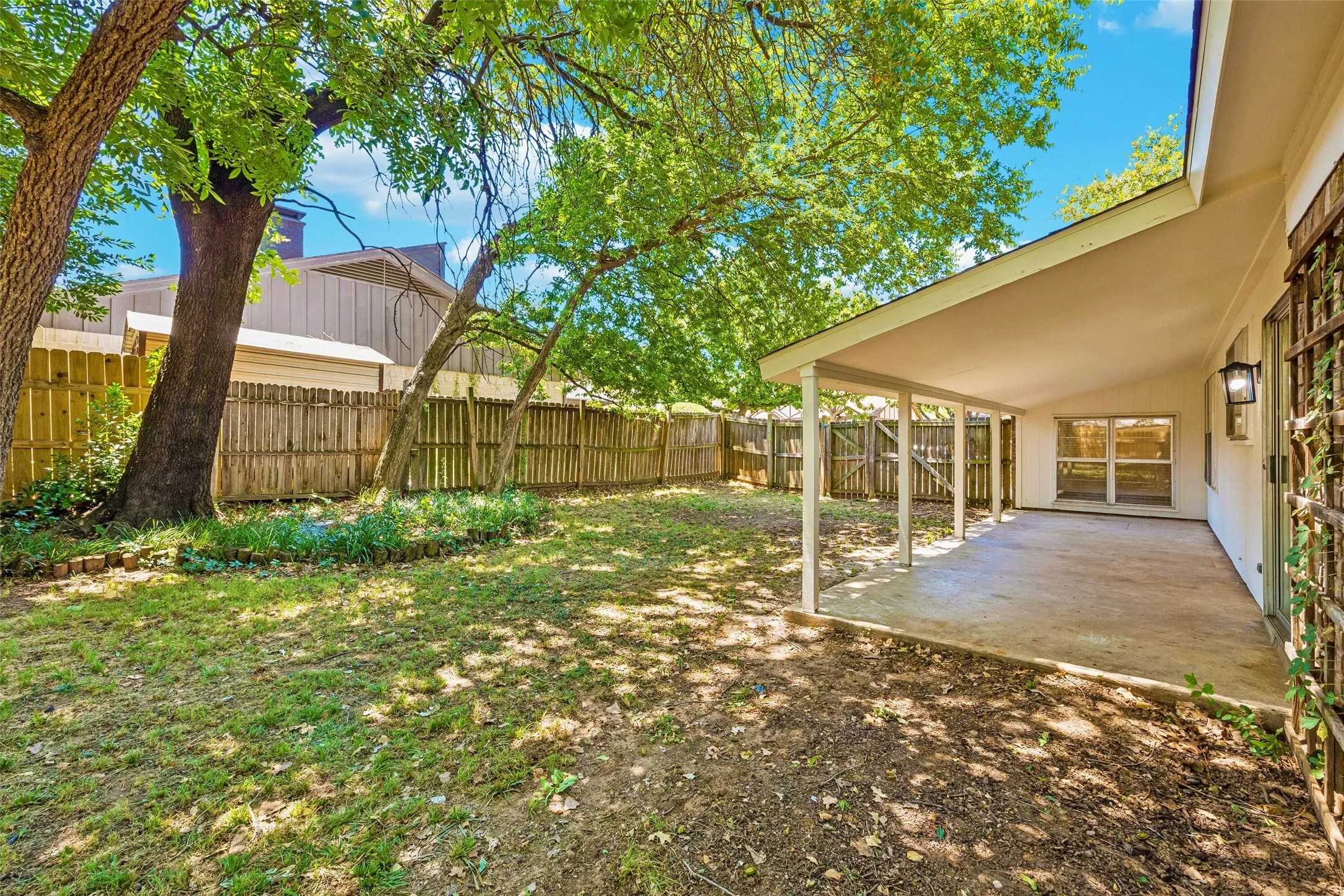 Single Family Residence For Sale in Tarrant County , 2614 Charolais Way, Arlington, Texas 76017, 3 Bedroom, 2 Bathroom, 2 Garage spaces, 1,852 Sqft, built in 1978, mls#21344589, Real Estate Agent in Arlington, Homes For Sale in Tarrant county, Homes For Sale in Arlington, Realtor in Arlington Texas, Real Estate Brokerage Independent Realty Texas, Luminita Cordes Realtor