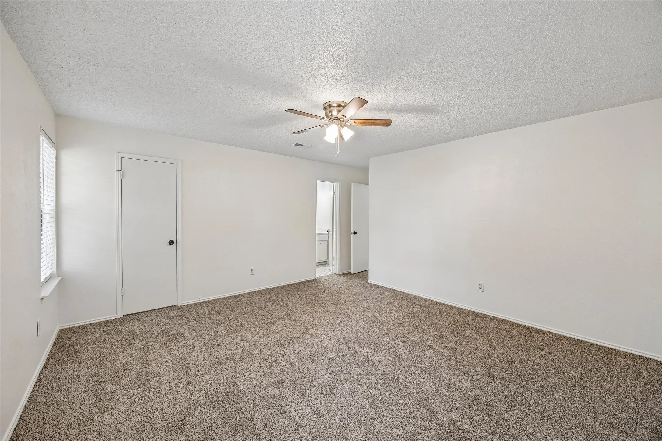 Single Family Residence For Sale in Tarrant County , 2614 Charolais Way, Arlington, Texas 76017, 3 Bedroom, 2 Bathroom, 2 Garage spaces, 1,852 Sqft, built in 1978, mls#21344589, Real Estate Agent in Arlington, Homes For Sale in Tarrant county, Homes For Sale in Arlington, Realtor in Arlington Texas, Real Estate Brokerage Independent Realty Texas, Luminita Cordes Realtor