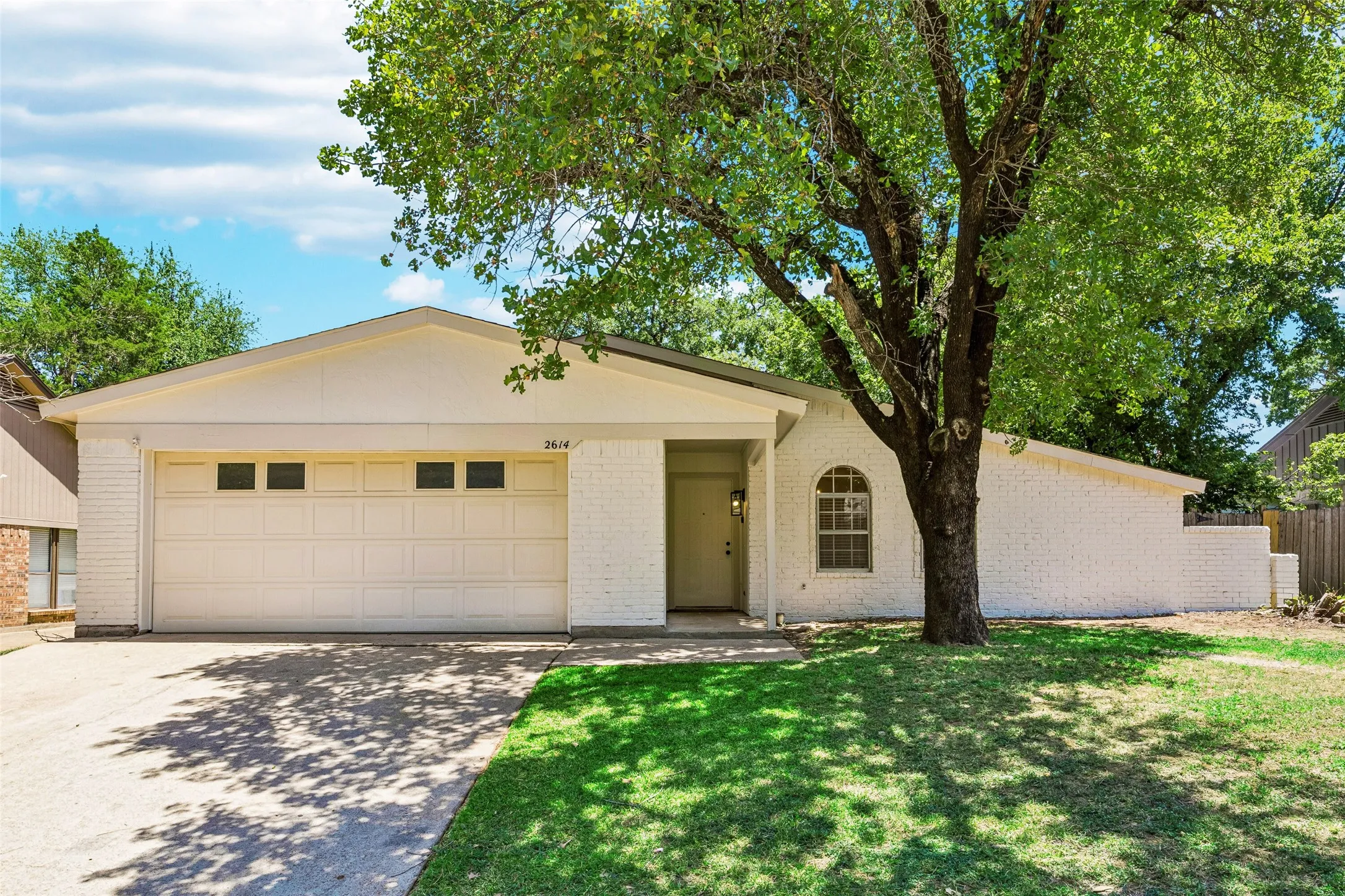 Single Family Residence For Sale in Tarrant County , 2614 Charolais Way, Arlington, Texas 76017, 3 Bedroom, 2 Bathroom, 2 Garage spaces, 1,852 Sqft, built in 1978, mls#21344589, Real Estate Agent in Arlington, Homes For Sale in Tarrant county, Homes For Sale in Arlington, Realtor in Arlington Texas, Real Estate Brokerage Independent Realty Texas, Luminita Cordes Realtor