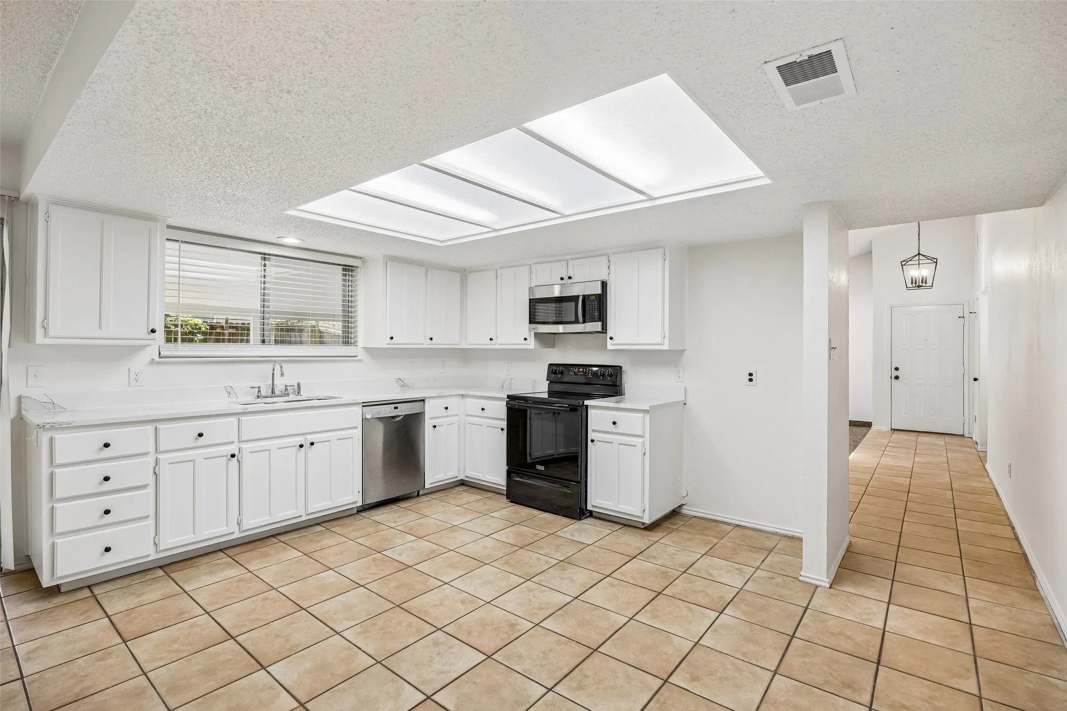 Single Family Residence For Sale in Tarrant County , 2614 Charolais Way, Arlington, Texas 76017, 3 Bedroom, 2 Bathroom, 2 Garage spaces, 1,852 Sqft, built in 1978, mls#21344589, Real Estate Agent in Arlington, Homes For Sale in Tarrant county, Homes For Sale in Arlington, Realtor in Arlington Texas, Real Estate Brokerage Independent Realty Texas, Luminita Cordes Realtor