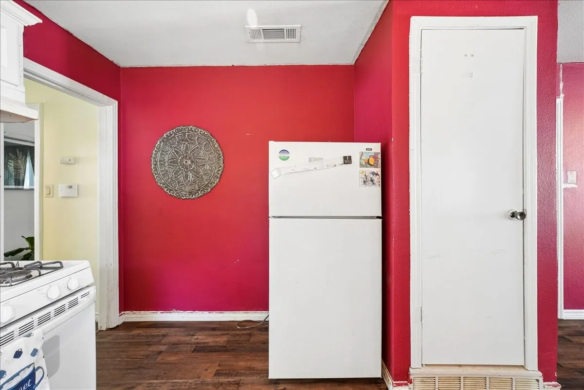 Single Family Residence For Sale in Tarrant County , 6667 Jannie Street, North Richland Hills, Texas 76180, 2 Bedroom, 1 Bathroom, 1 Garage spaces, 1,060 Sqft, built in 1953, mls#21343379, Real Estate Agent in North Richland Hills, Homes For Sale in Tarrant county, Homes For Sale in North Richland Hills, Realtor in North Richland Hills Texas, Real Estate Brokerage Independent Realty Texas, Luminita Cordes Realtor