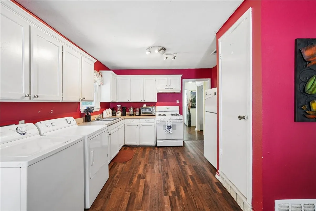 Single Family Residence For Sale in Tarrant County , 6667 Jannie Street, North Richland Hills, Texas 76180, 2 Bedroom, 1 Bathroom, 1 Garage spaces, 1,060 Sqft, built in 1953, mls#21343379, Real Estate Agent in North Richland Hills, Homes For Sale in Tarrant county, Homes For Sale in North Richland Hills, Realtor in North Richland Hills Texas, Real Estate Brokerage Independent Realty Texas, Luminita Cordes Realtor