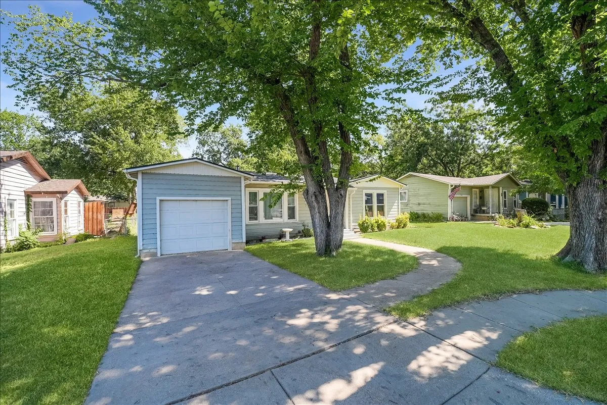 Single Family Residence For Sale in Tarrant County , 6667 Jannie Street, North Richland Hills, Texas 76180, 2 Bedroom, 1 Bathroom, 1 Garage spaces, 1,060 Sqft, built in 1953, mls#21343379, Real Estate Agent in North Richland Hills, Homes For Sale in Tarrant county, Homes For Sale in North Richland Hills, Realtor in North Richland Hills Texas, Real Estate Brokerage Independent Realty Texas, Luminita Cordes Realtor