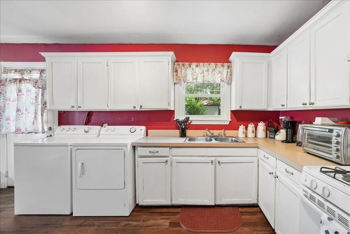 Single Family Residence For Sale in Tarrant County , 6667 Jannie Street, North Richland Hills, Texas 76180, 2 Bedroom, 1 Bathroom, 1 Garage spaces, 1,060 Sqft, built in 1953, mls#21343379, Real Estate Agent in North Richland Hills, Homes For Sale in Tarrant county, Homes For Sale in North Richland Hills, Realtor in North Richland Hills Texas, Real Estate Brokerage Independent Realty Texas, Luminita Cordes Realtor