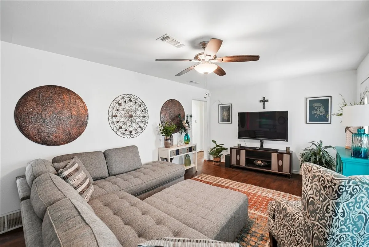 Single Family Residence For Sale in Tarrant County , 6667 Jannie Street, North Richland Hills, Texas 76180, 2 Bedroom, 1 Bathroom, 1 Garage spaces, 1,060 Sqft, built in 1953, mls#21343379, Real Estate Agent in North Richland Hills, Homes For Sale in Tarrant county, Homes For Sale in North Richland Hills, Realtor in North Richland Hills Texas, Real Estate Brokerage Independent Realty Texas, Luminita Cordes Realtor