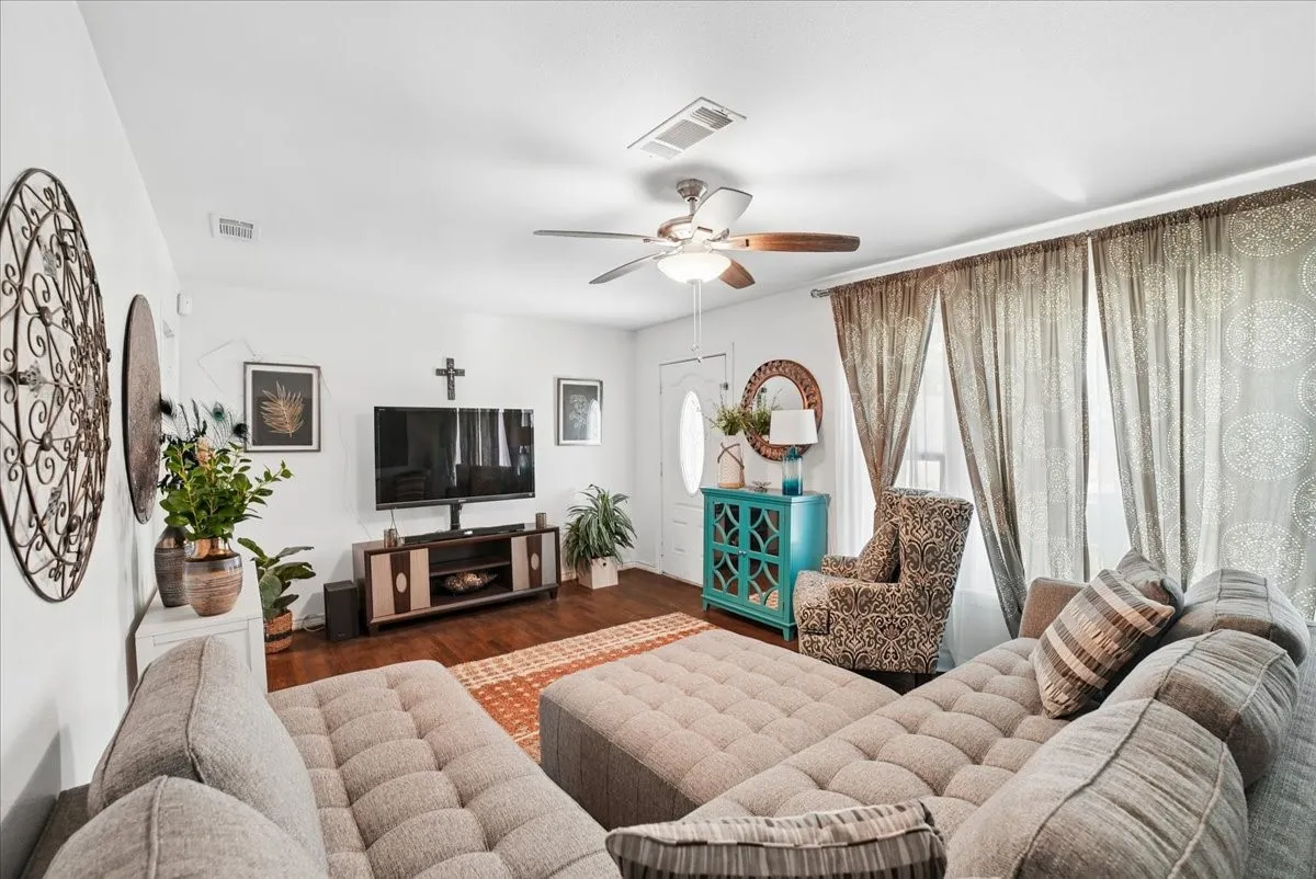 Single Family Residence For Sale in Tarrant County , 6667 Jannie Street, North Richland Hills, Texas 76180, 2 Bedroom, 1 Bathroom, 1 Garage spaces, 1,060 Sqft, built in 1953, mls#21343379, Real Estate Agent in North Richland Hills, Homes For Sale in Tarrant county, Homes For Sale in North Richland Hills, Realtor in North Richland Hills Texas, Real Estate Brokerage Independent Realty Texas, Luminita Cordes Realtor