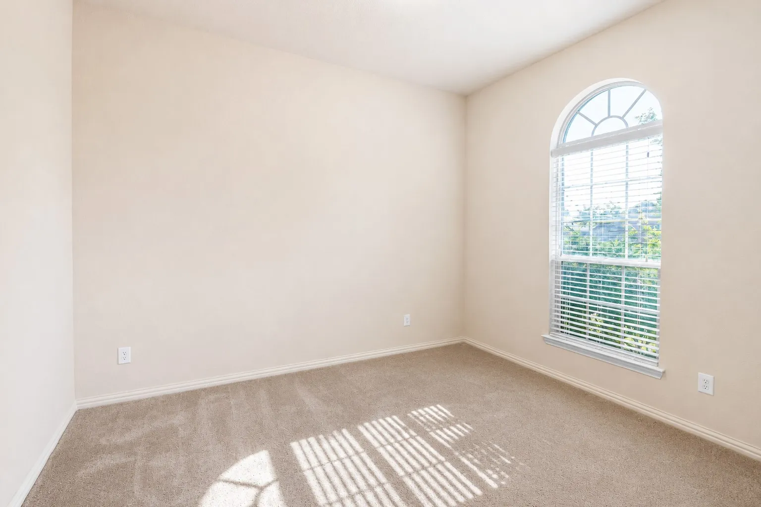 Single Family Residence For Sale in Tarrant County , 7420 Rose Crest Boulevard, Forest Hill, Texas 76140, 4 Bedroom, 2 Bathroom, 2 Garage spaces, 2,194 Sqft, built in 2015, mls#21332236, Real Estate Agent in Forest Hill, Homes For Sale in Tarrant county, Homes For Sale in Forest Hill, Realtor in Forest Hill Texas, Real Estate Brokerage Independent Realty Texas, Luminita Cordes Realtor